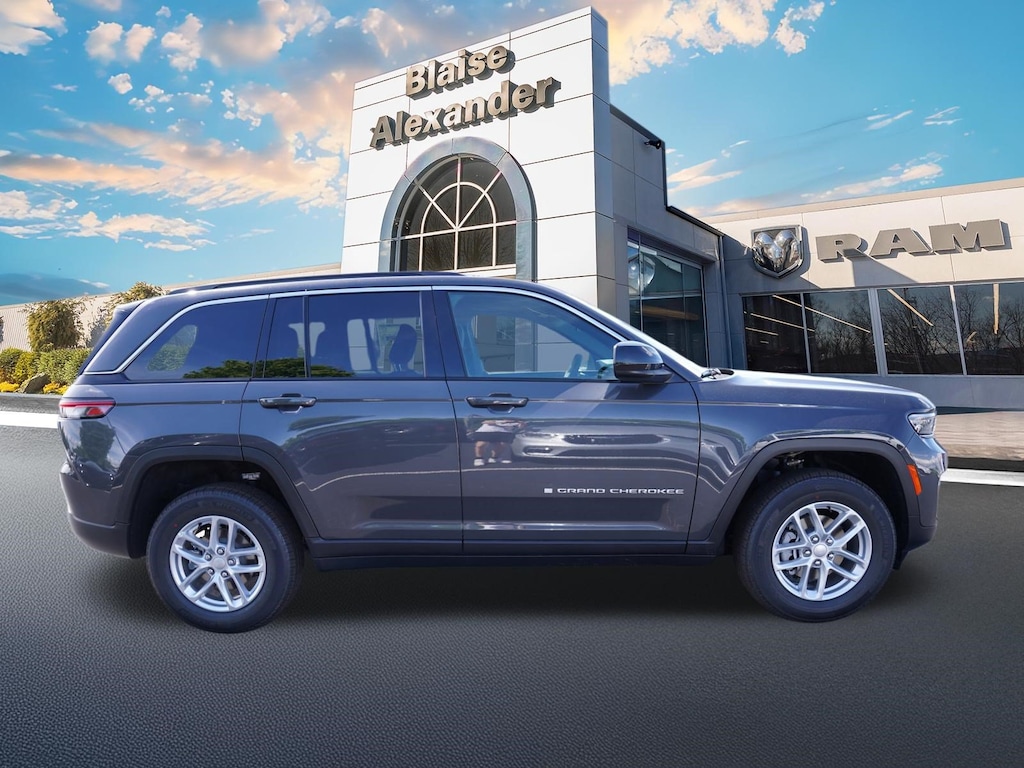 New 2026 Jeep Grand Cherokee LAREDO 4X4 Sport Utility