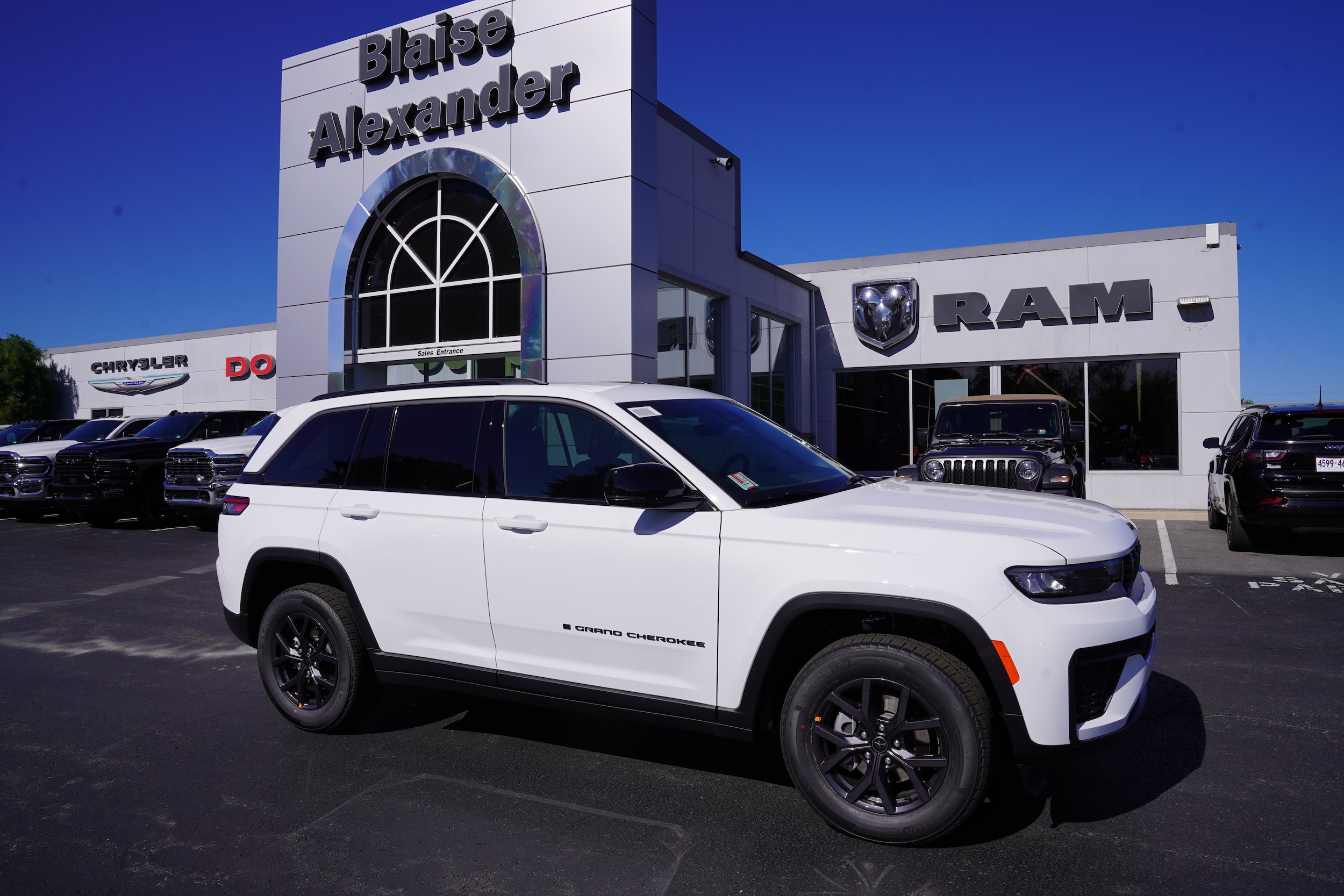 2027 Jeep Grand Cherokee Laredo