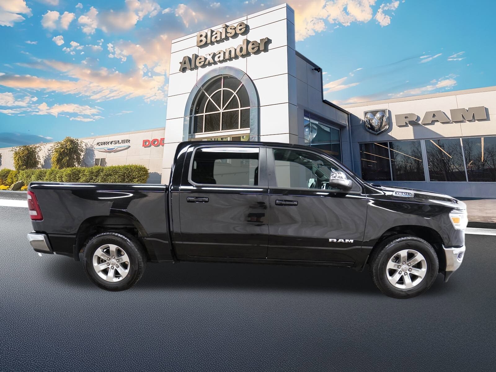 2024 Ram 1500 Laramie photo 2