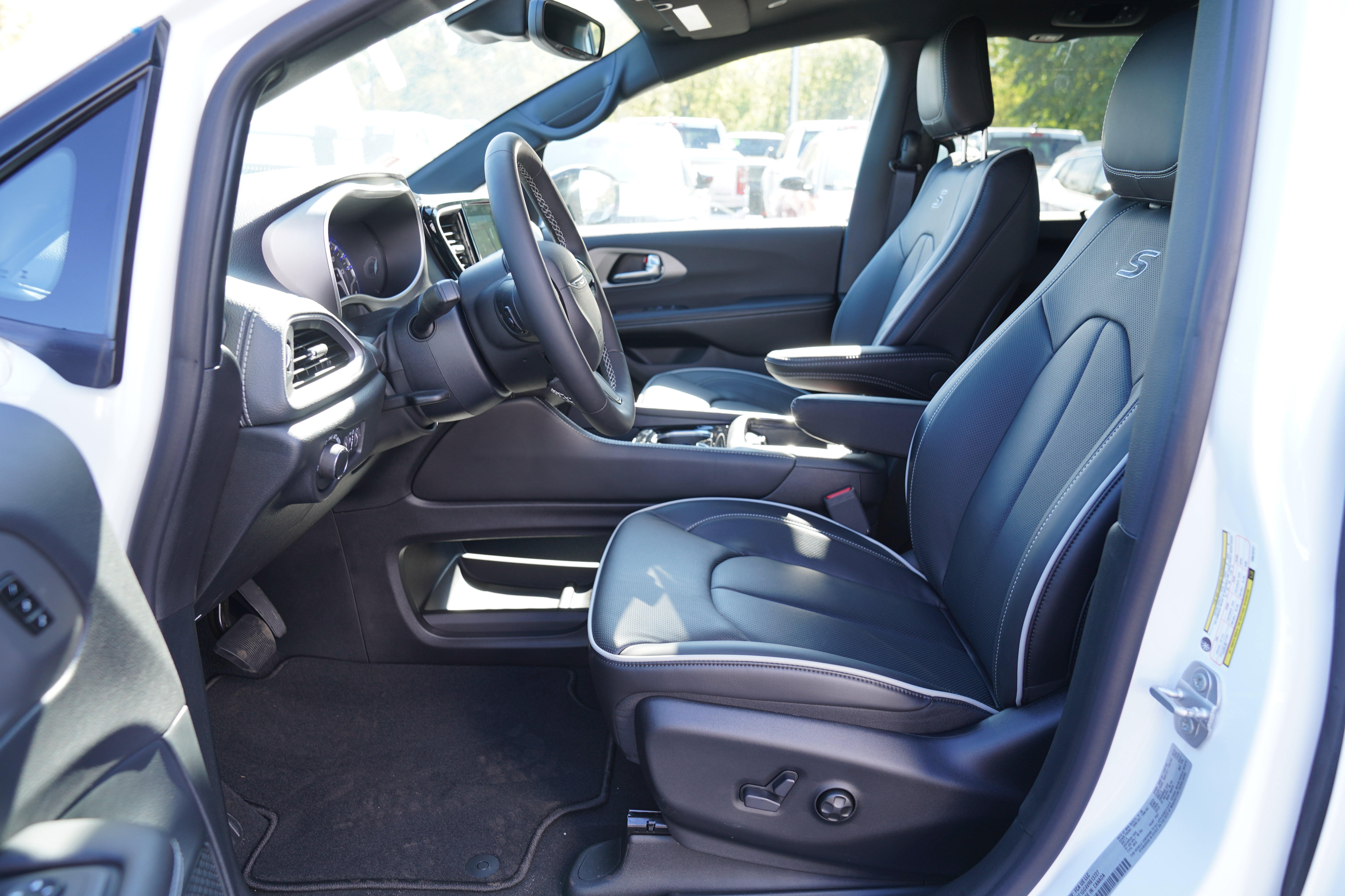 New 2027 Chrysler Pacifica LIMITED Passenger Van