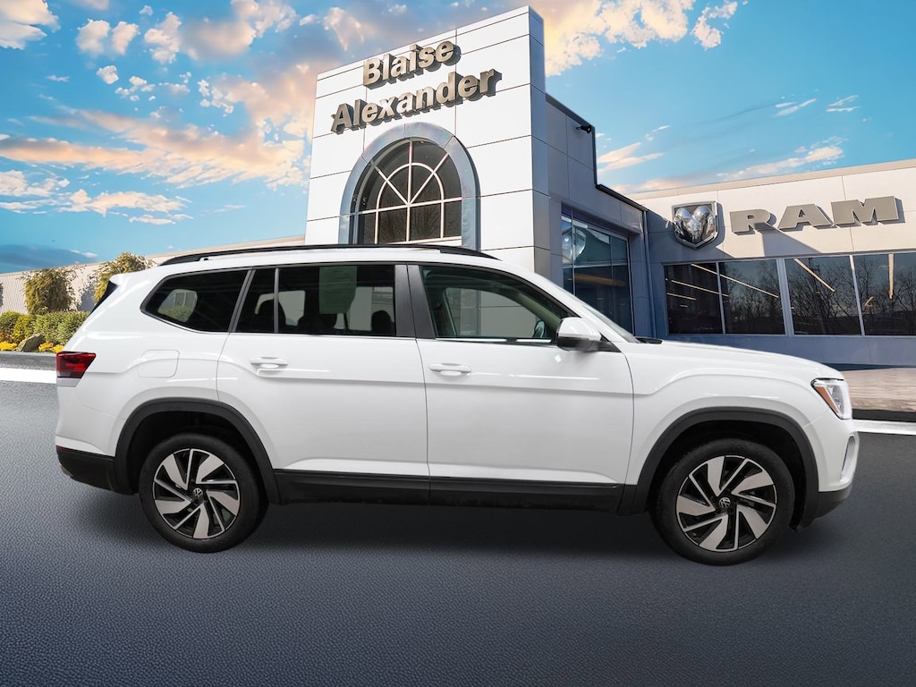 Used 2024 Volkswagen Atlas 2.0T SE w/Technology SUV
