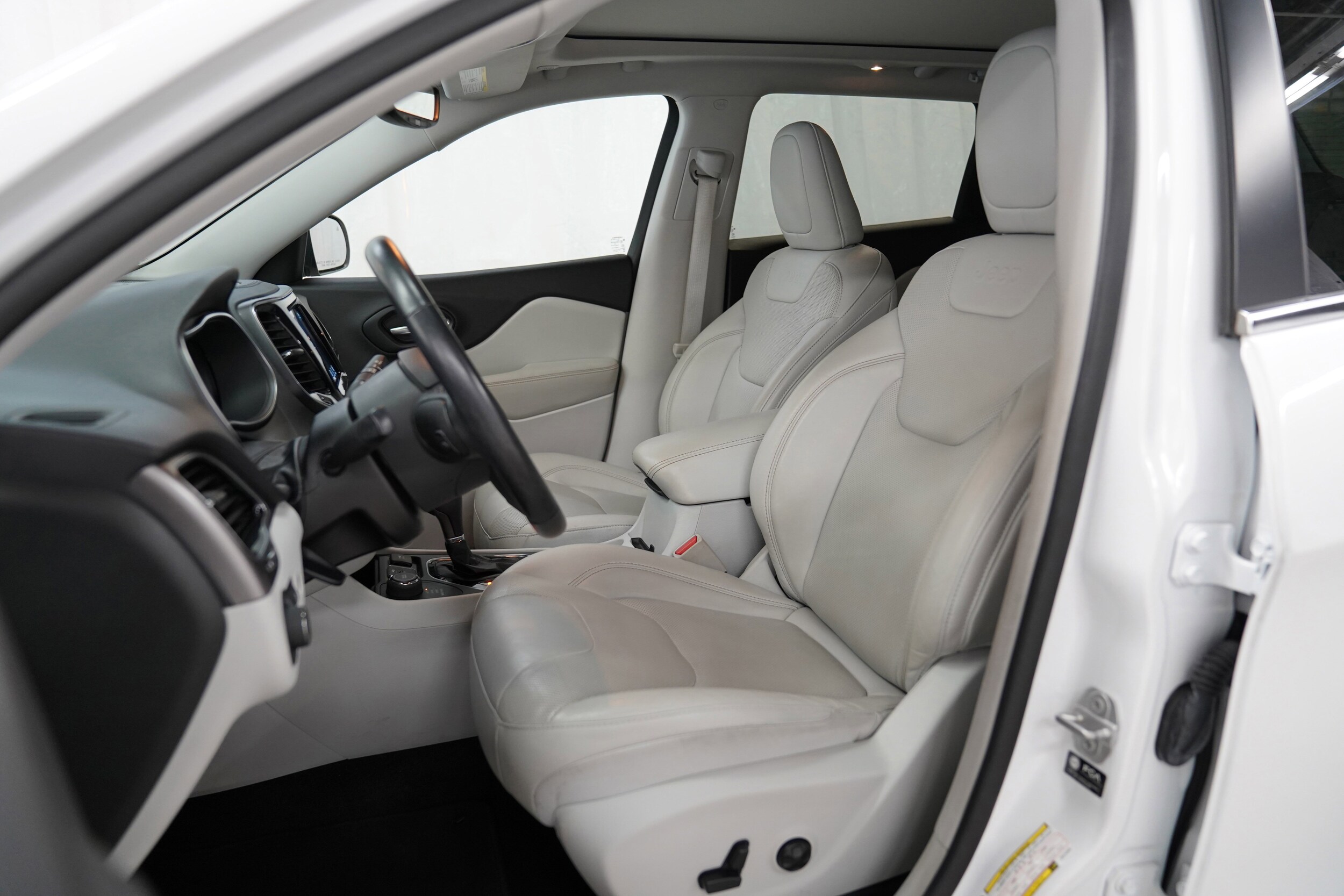 2021 Jeep Cherokee Limited photo 2