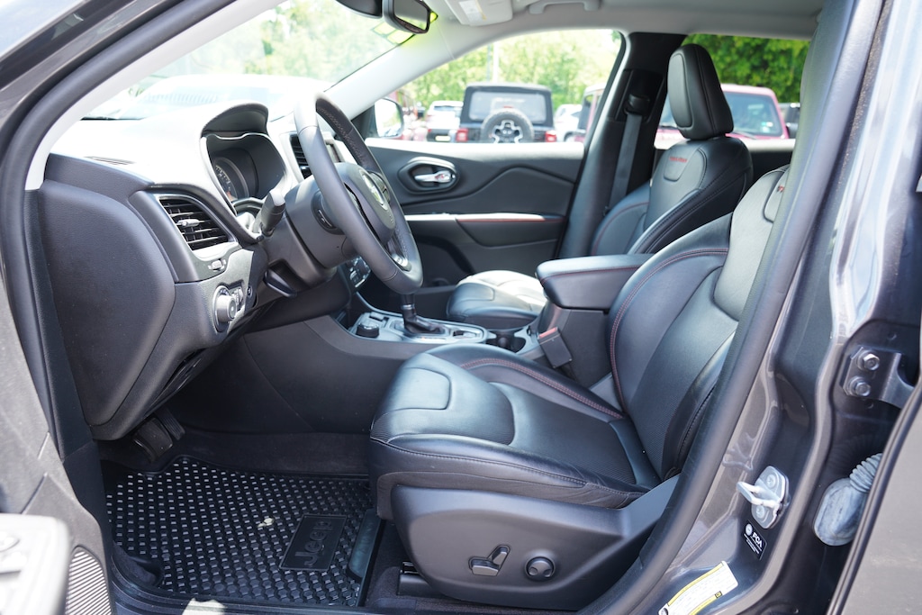 Used 2022 Jeep Cherokee Trailhawk SUV