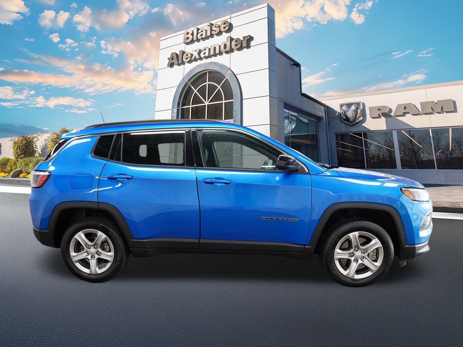 2024 Jeep Compass Latitude photo 2