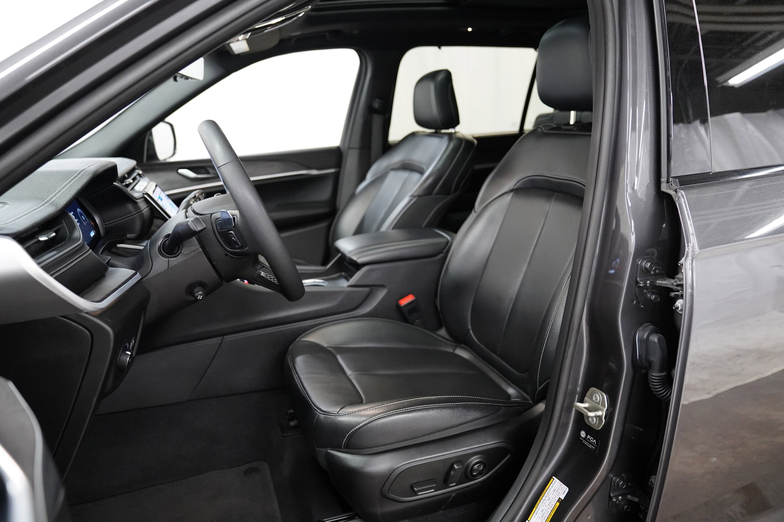 2024 Jeep Grand Cherokee Limited photo 3