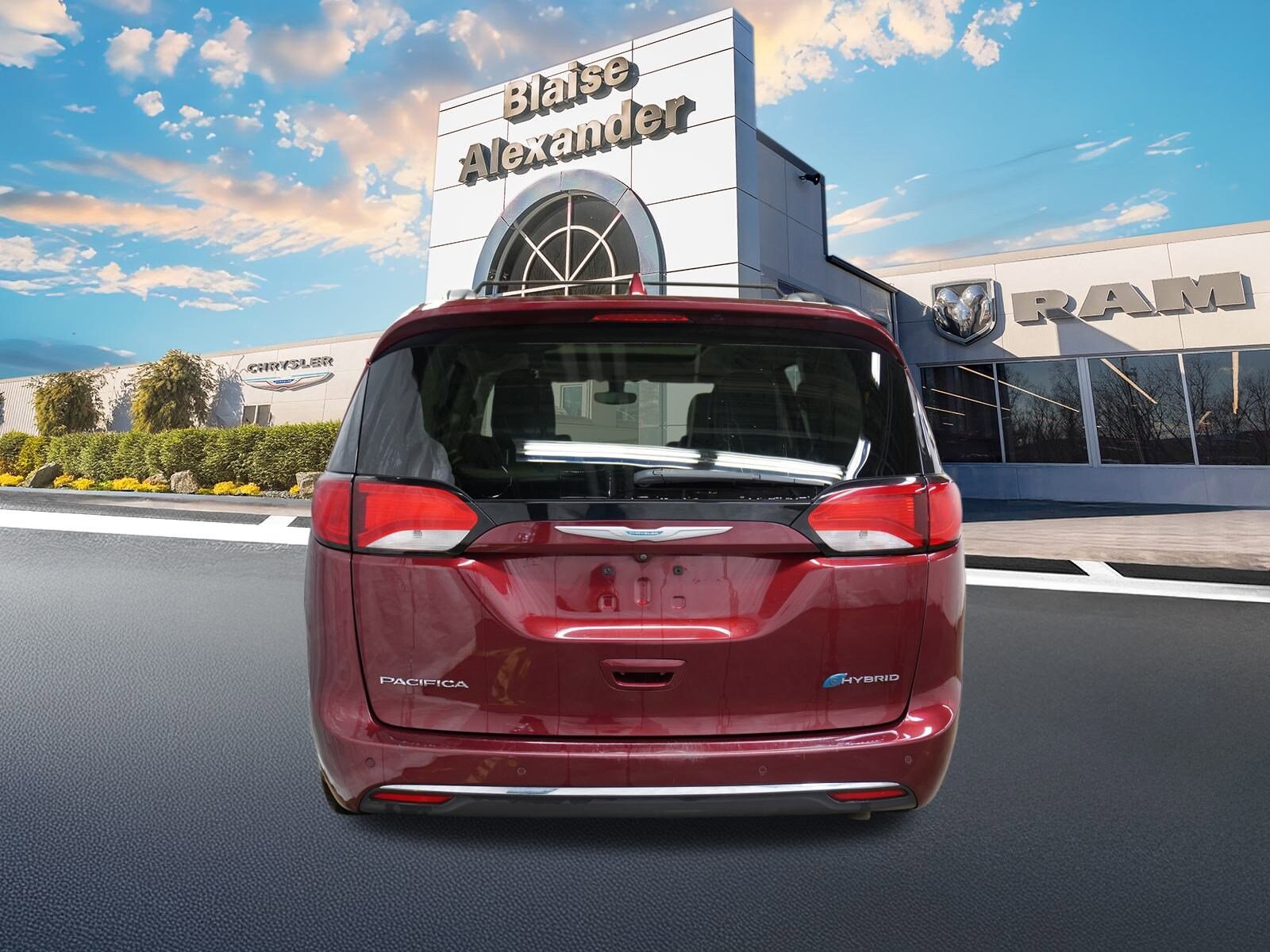 2018 Chrysler Pacifica Hybrid Limited photo 4