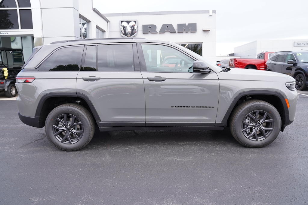 New 2027 Jeep Grand Cherokee LAREDO ALTITUDE 4X4 Sport Utility