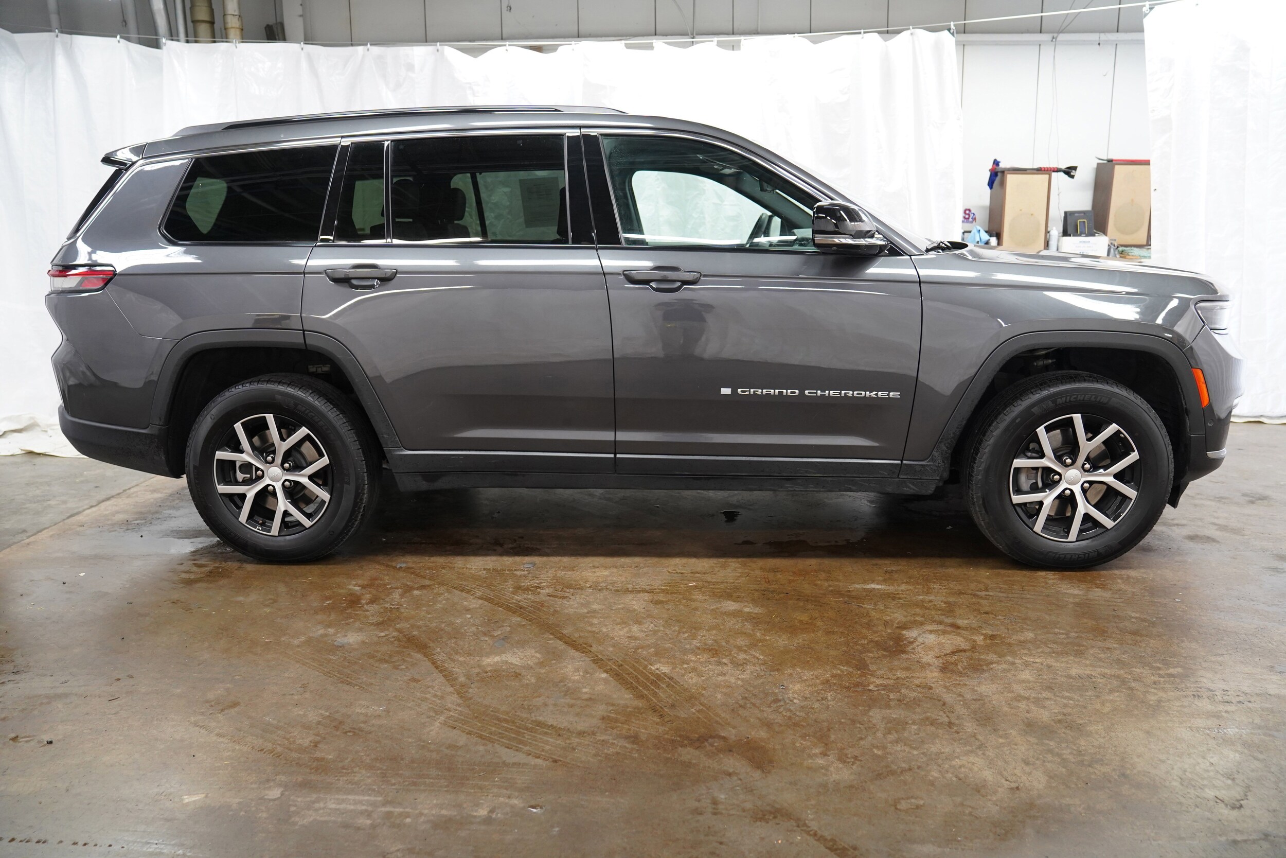 2024 Jeep Grand Cherokee Limited photo 2