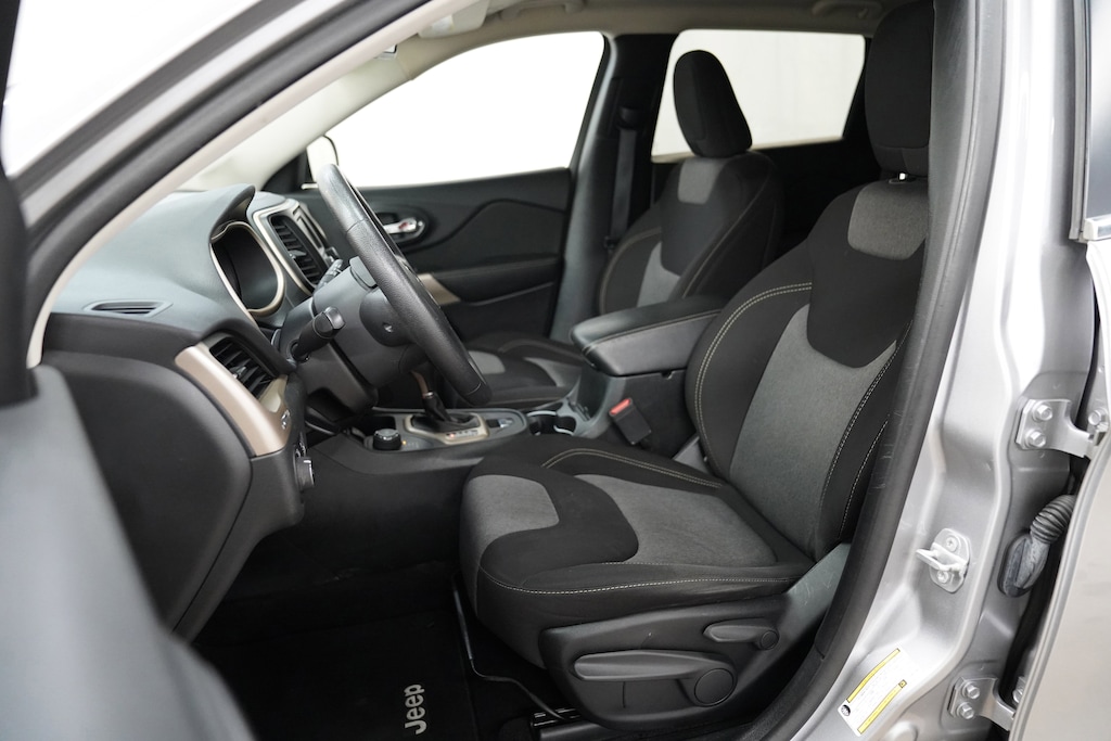 Used 2018 Jeep Cherokee Latitude SUV