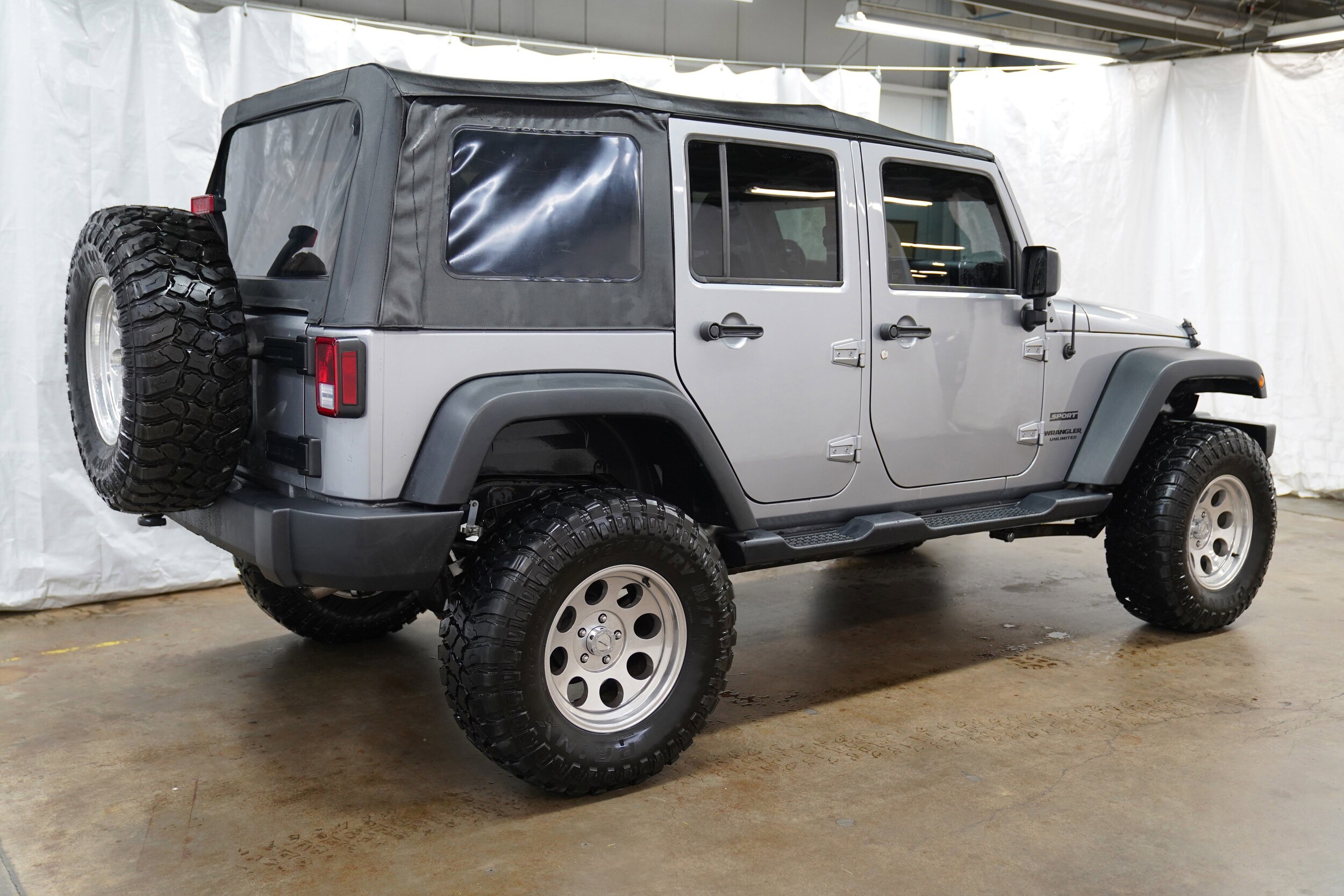 2017 Jeep Wrangler Unlimited Sport photo 3