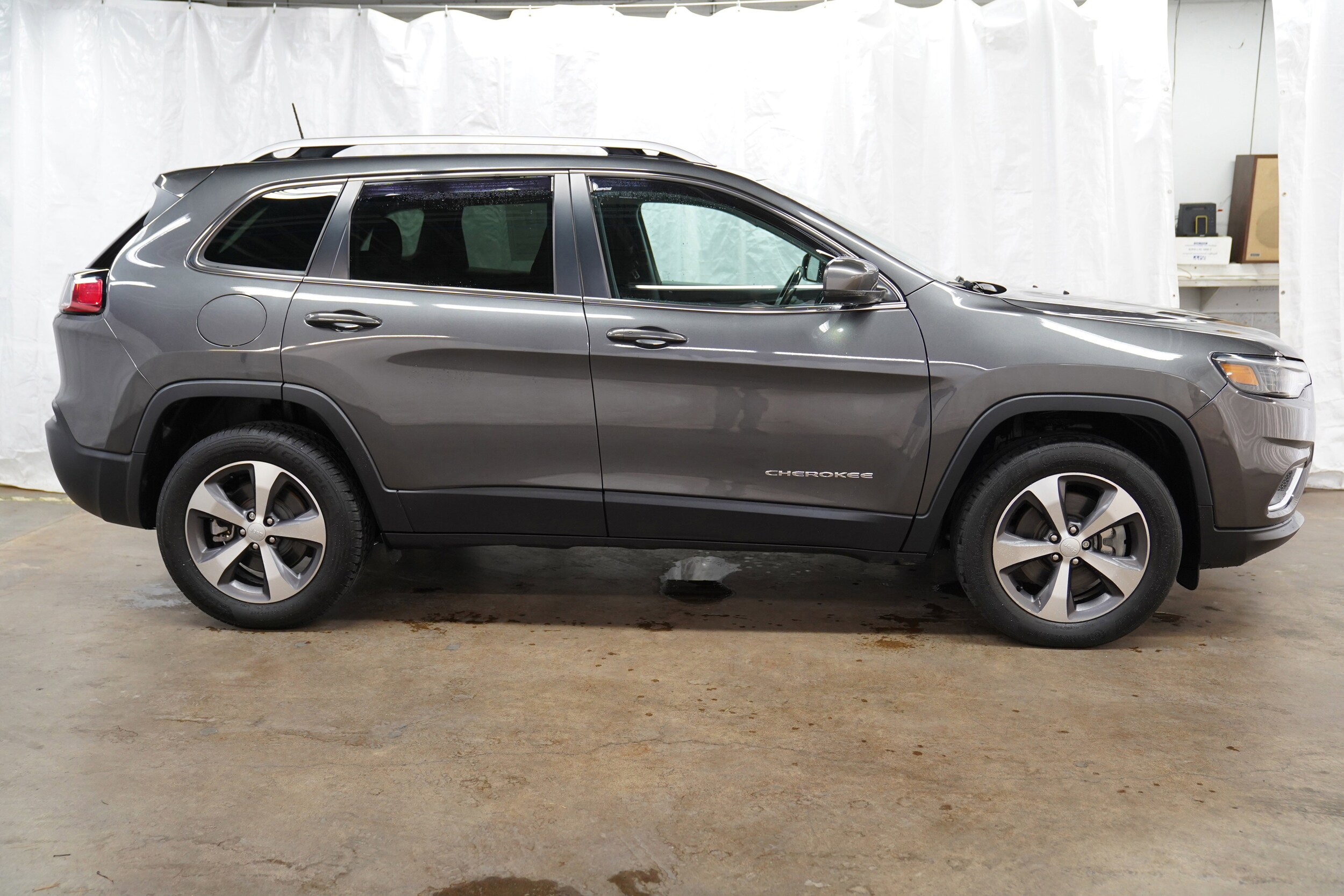 2020 Jeep Cherokee Limited photo 2