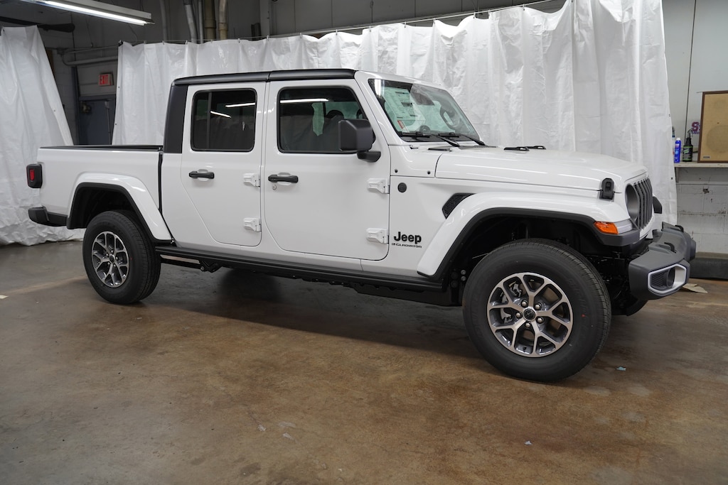 New 2026 Jeep Gladiator SPORT S 4X4 Pickup