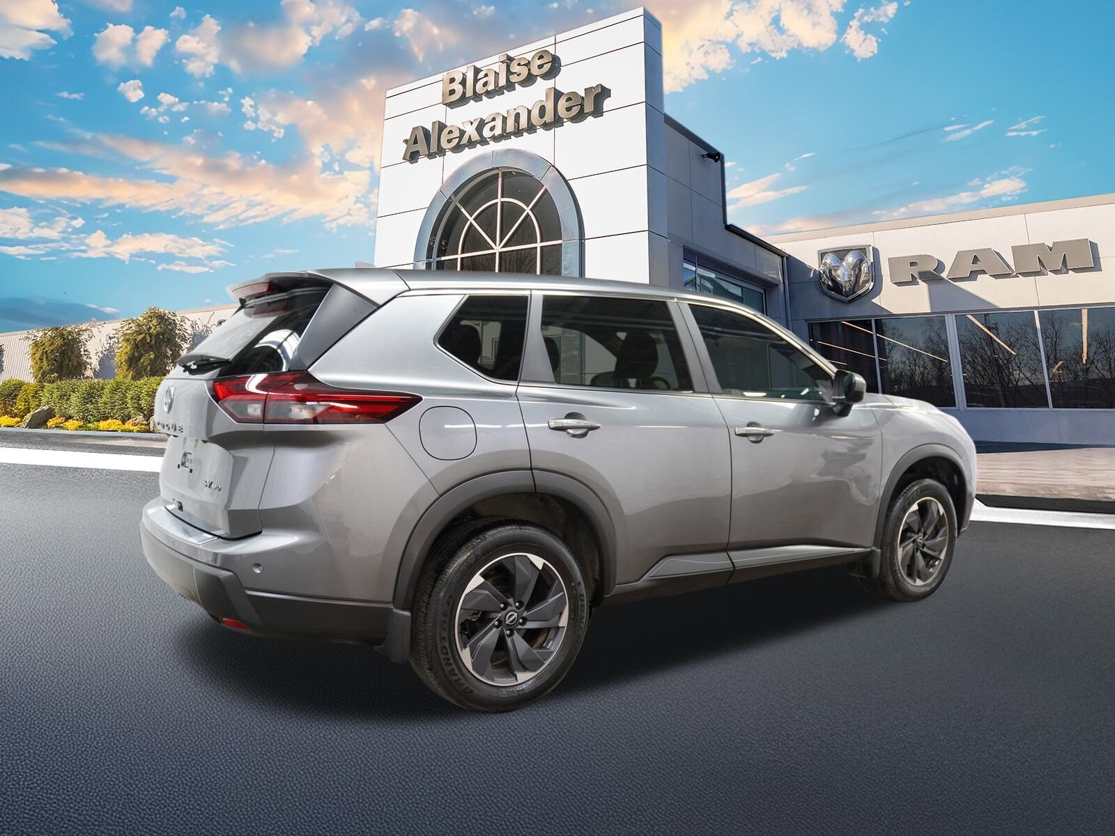 2024 Nissan Rogue AWD SV photo 3