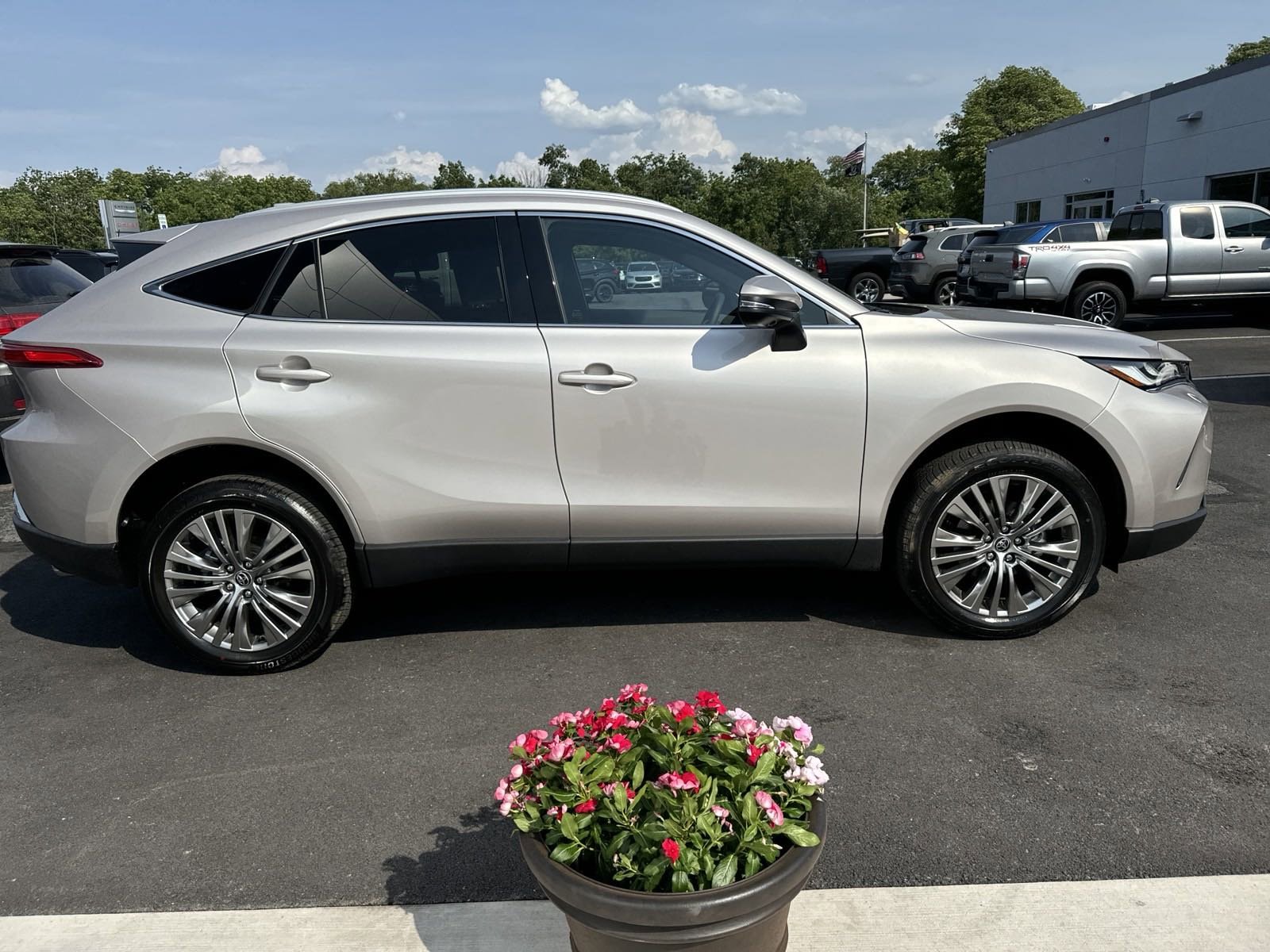 Used 2024 Toyota Venza Limited with VIN JTEAAAAH3RJ176779 for sale in Lewisburg, PA