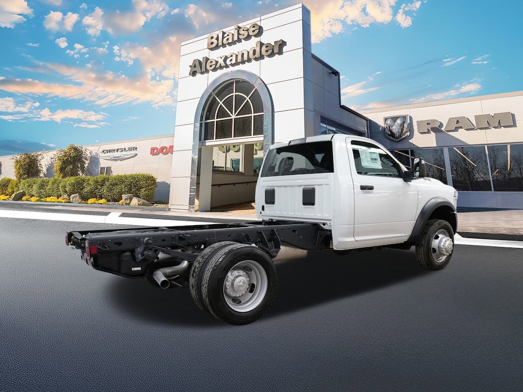 New 2026 Ram 5500 Chassis Cab TRADESMAN REGULAR 4X4 60' CA Pickup