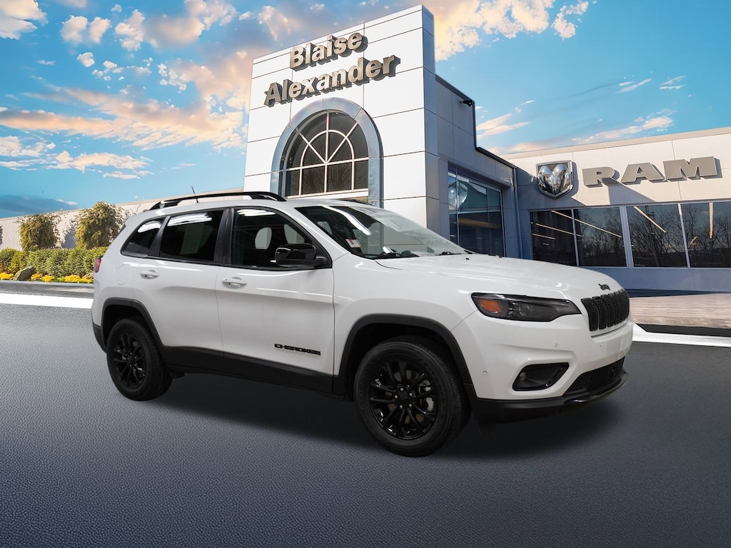 Used 2023 Jeep Cherokee Altitude Lux SUV