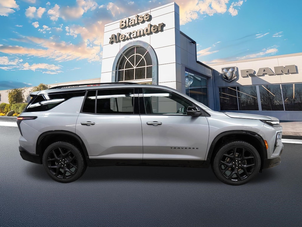 Used 2025 Chevrolet Traverse AWD RS SUV