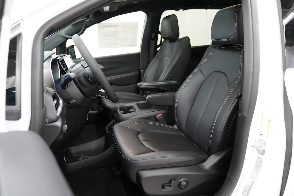 New 2026 Chrysler Pacifica SELECT Passenger Van