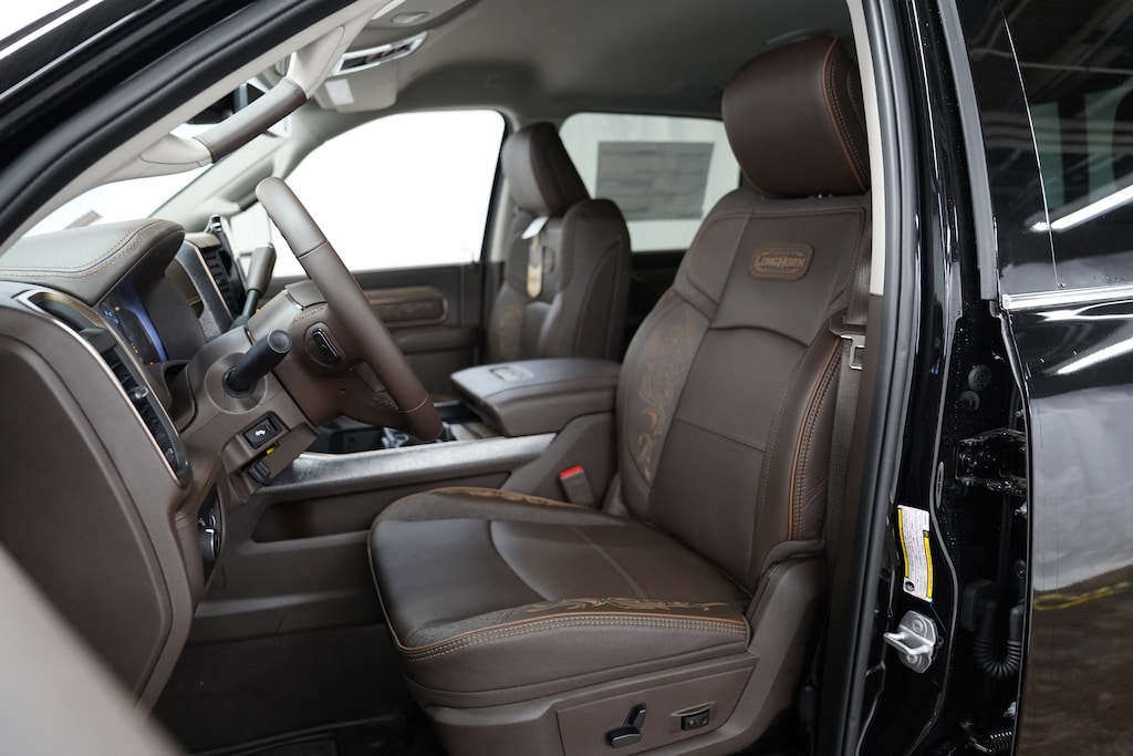 New 2025 Ram 2500 LIMITED LONGHORN CREW CAB 4X4 6'4 BOX Pickup