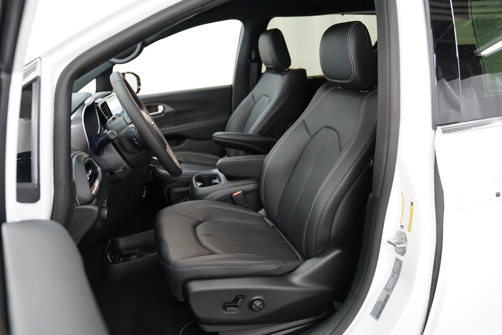 New 2026 Chrysler Pacifica SELECT Passenger Van