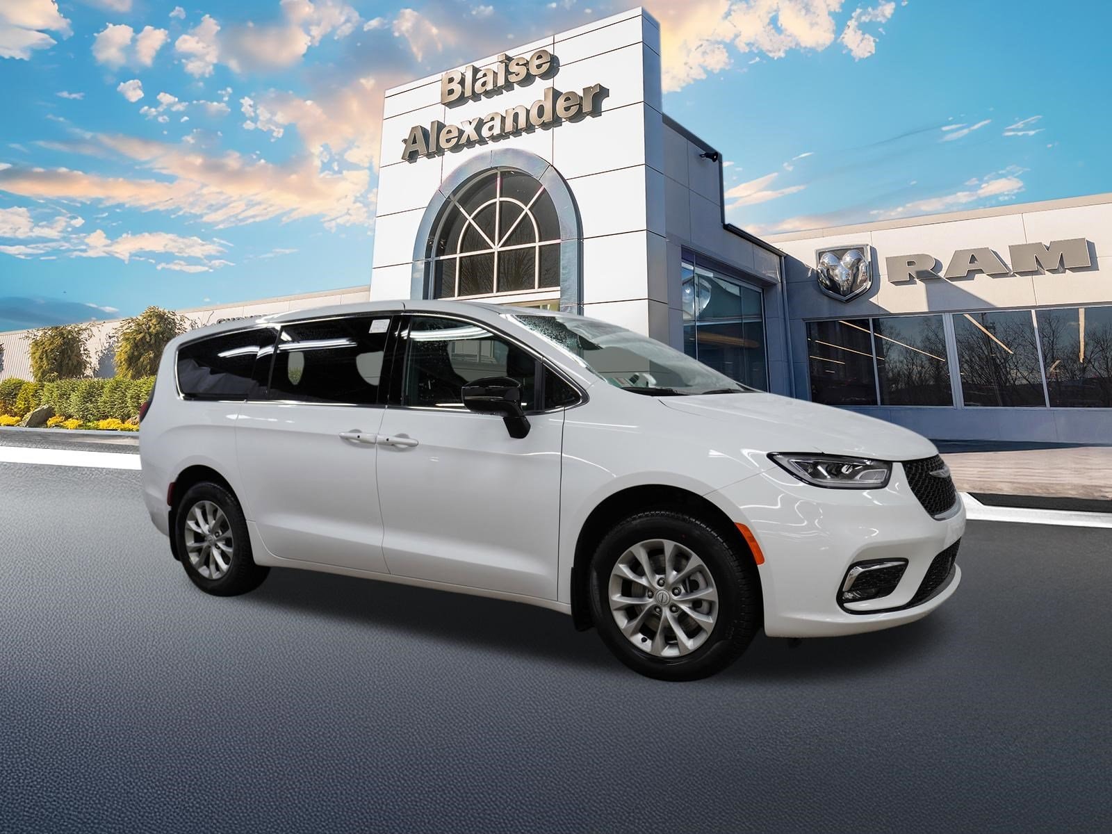 2026 Chrysler Pacifica Limited AWD's photo