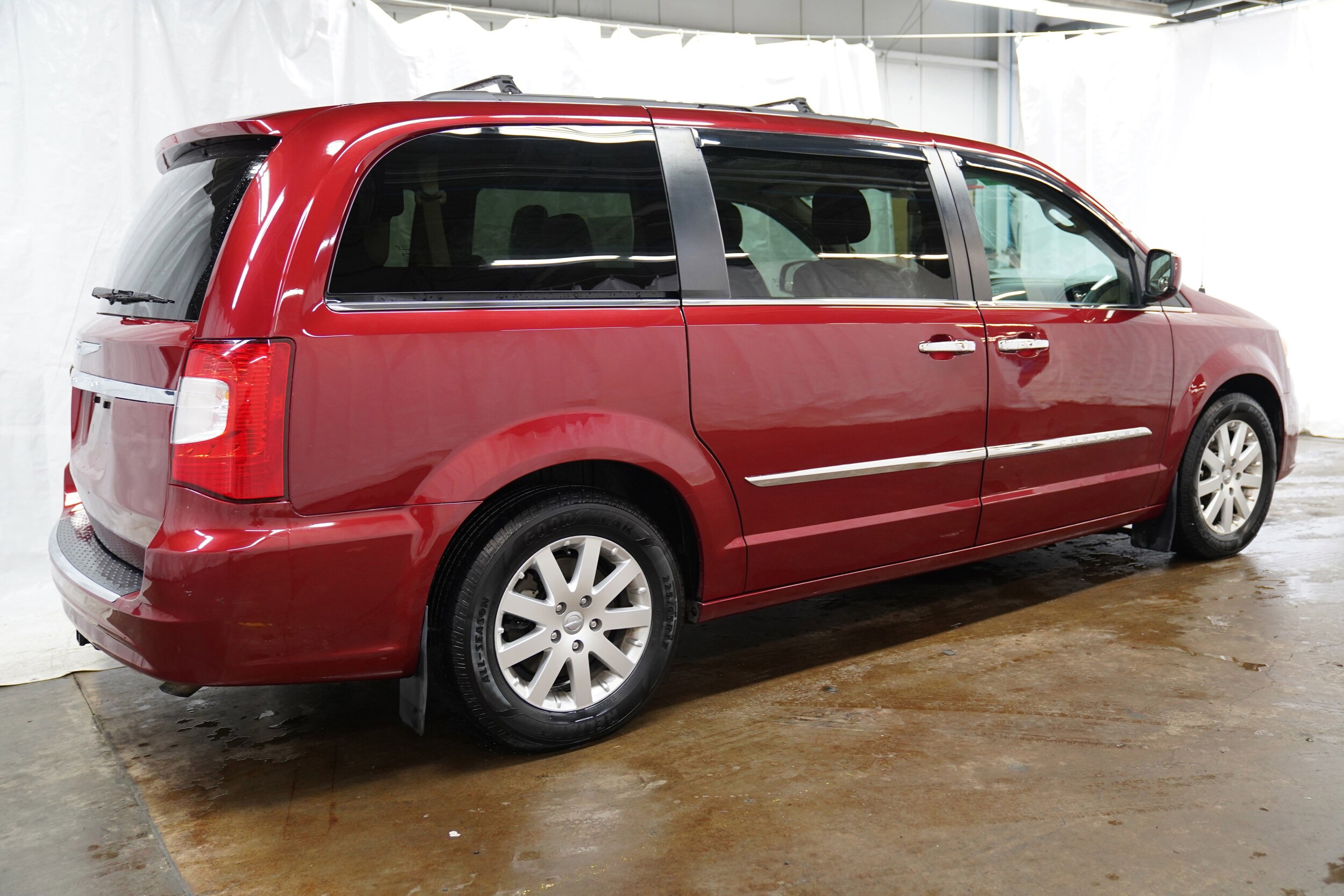 2016 Chrysler Town & Country Touring photo 3