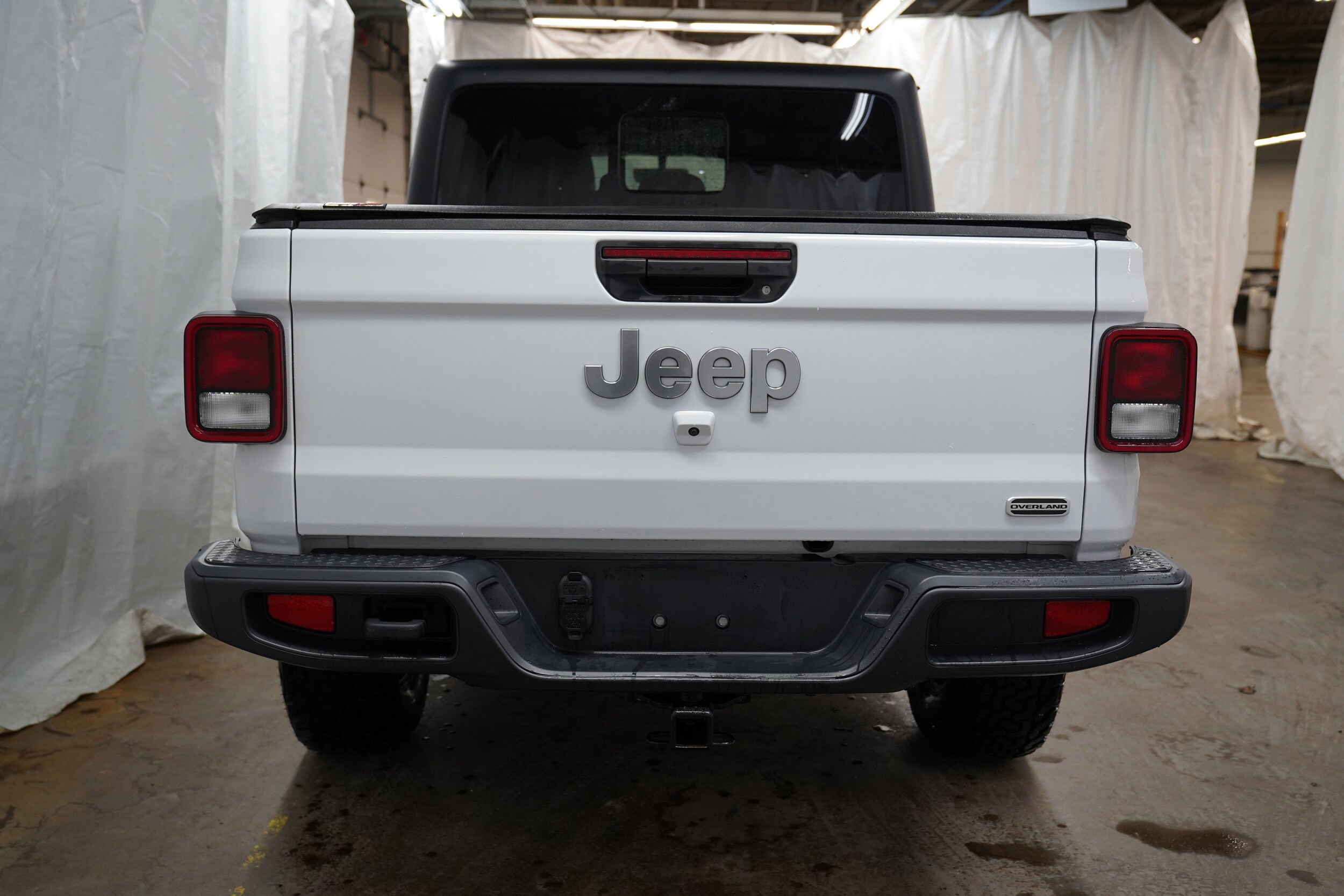 2023 Jeep Gladiator Overland photo 2