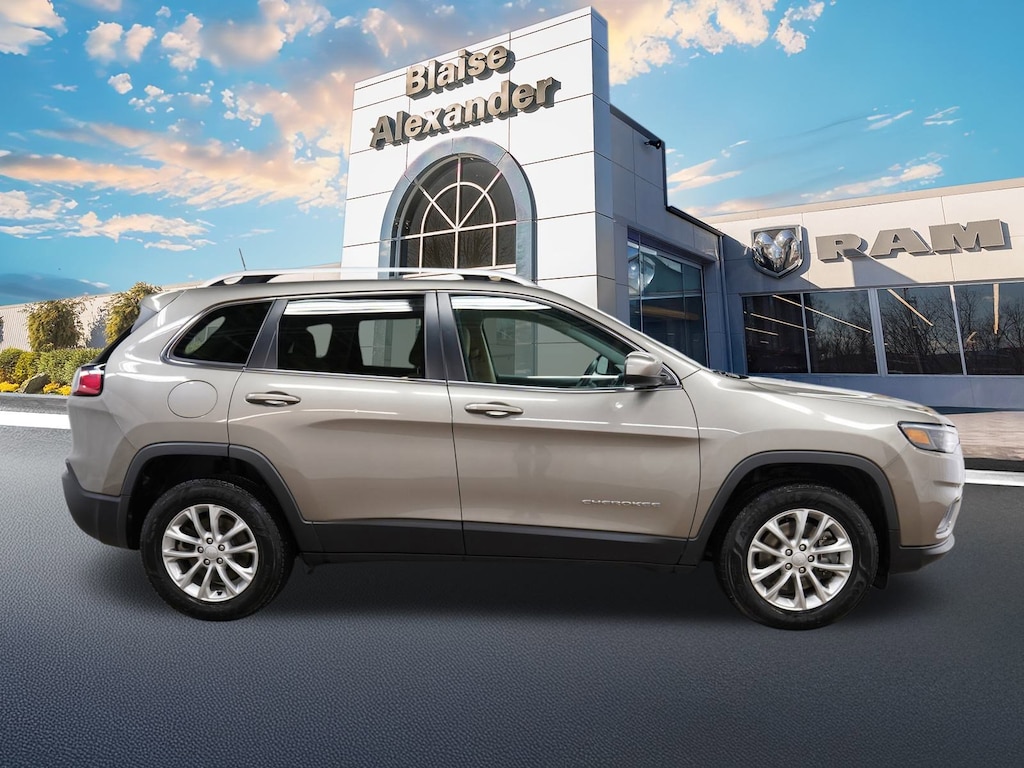 Used 2019 Jeep Cherokee Latitude SUV