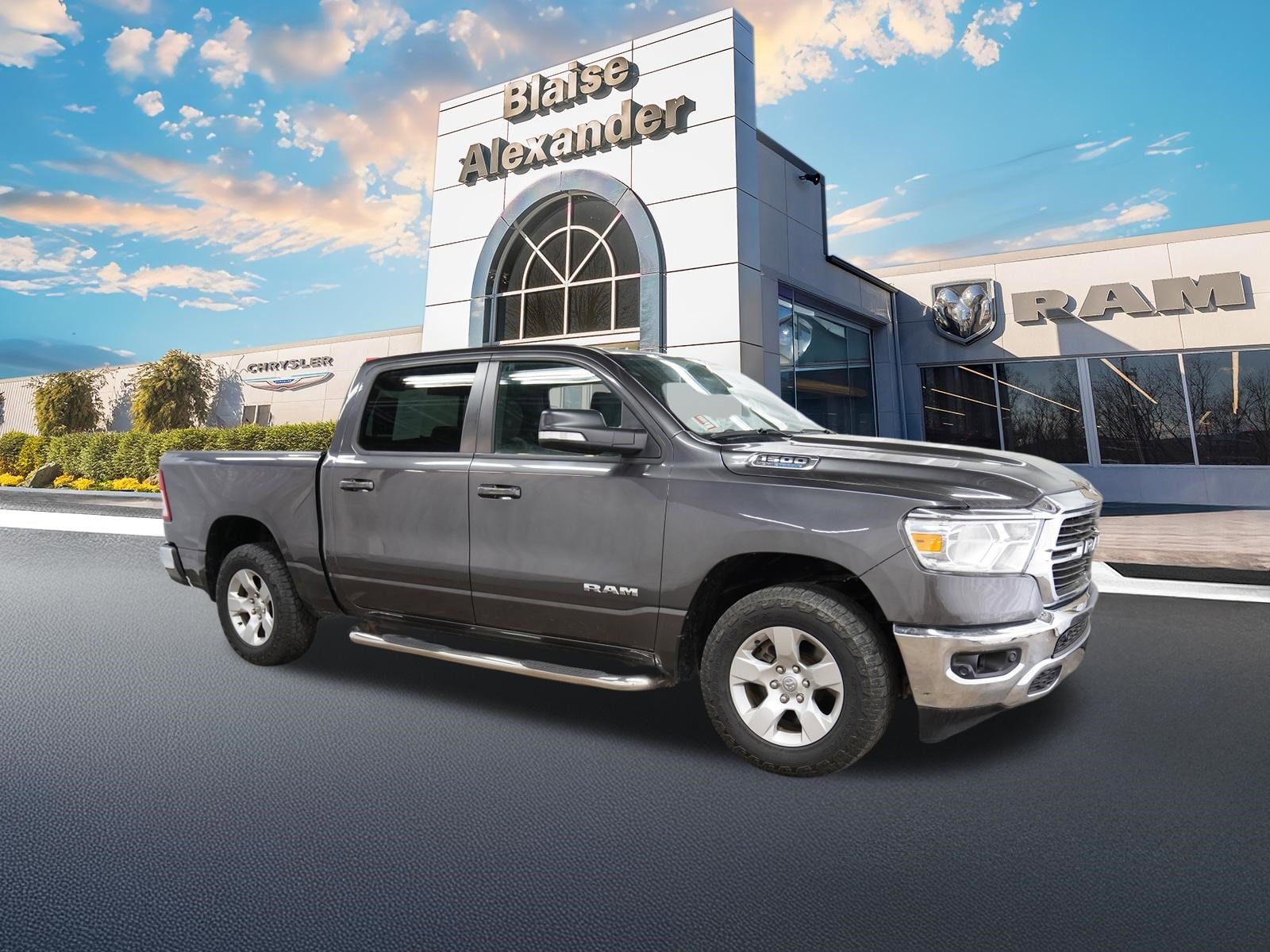2021 RAM 1500 Big Horn/Lone Star 4x4 Crew Cab 5'7's photo