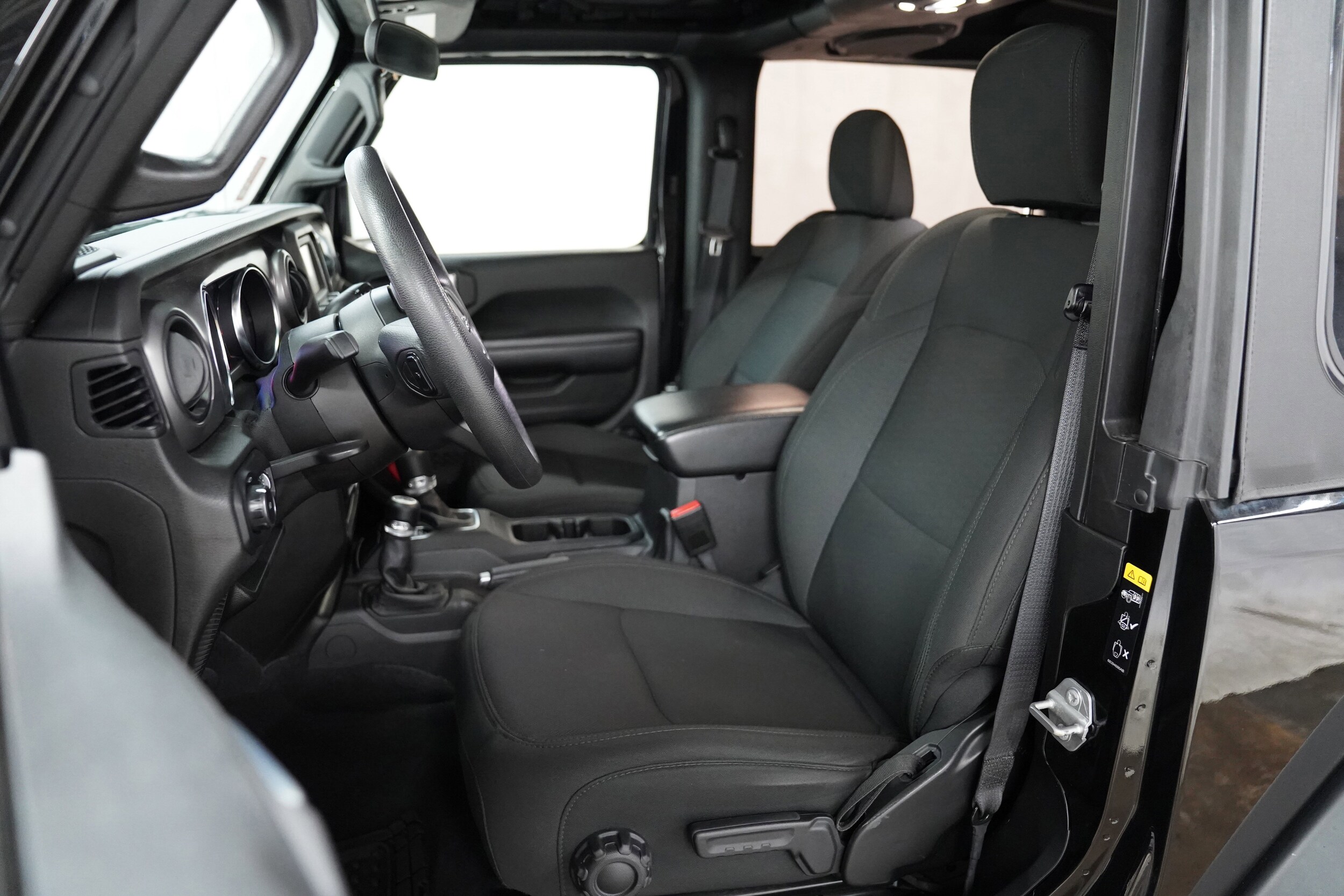 2021 Jeep Wrangler Willys Sport photo 4