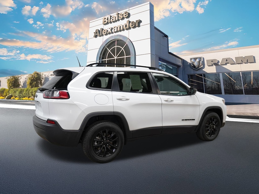 Used 2023 Jeep Cherokee Altitude Lux SUV