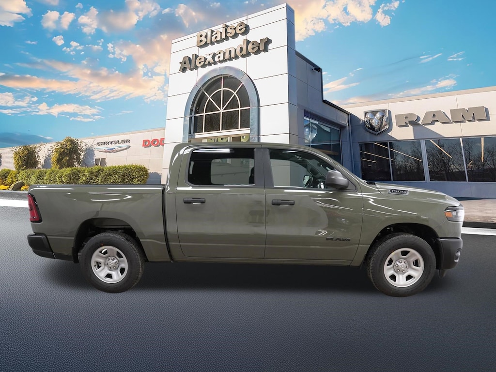New 2026 Ram 1500 TRADESMAN CREW CAB 4X4 5'7 BOX Pickup