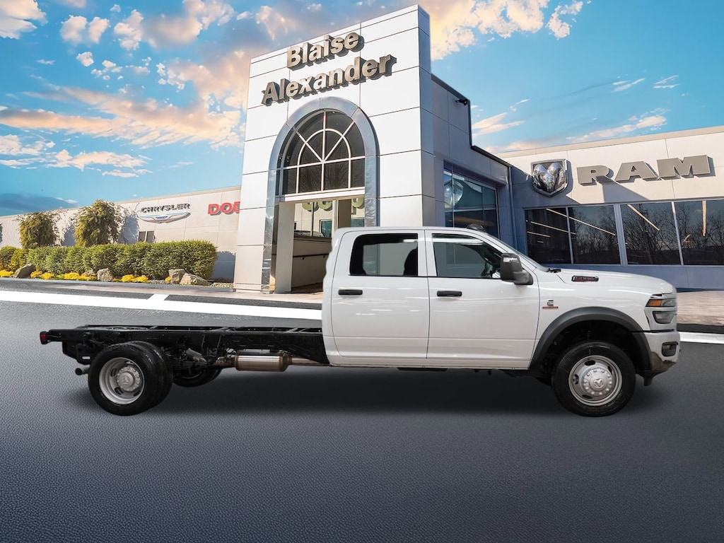 New 2026 Ram 5500 Chassis Cab TRADESMAN CREW 4X4 84' CA Pickup