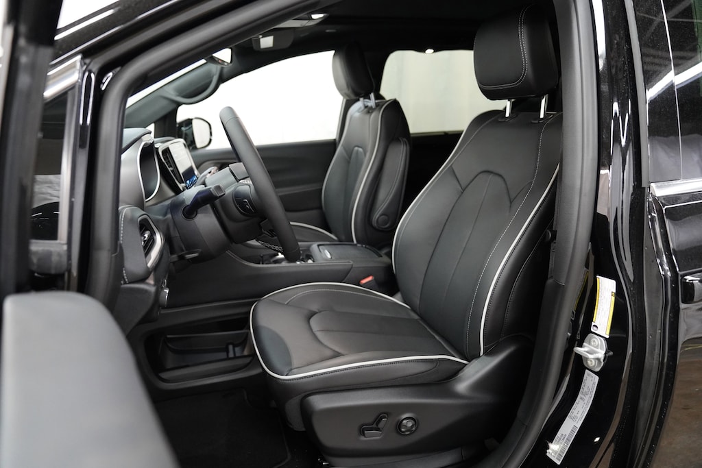 New 2027 Chrysler Pacifica LIMITED AWD Passenger Van