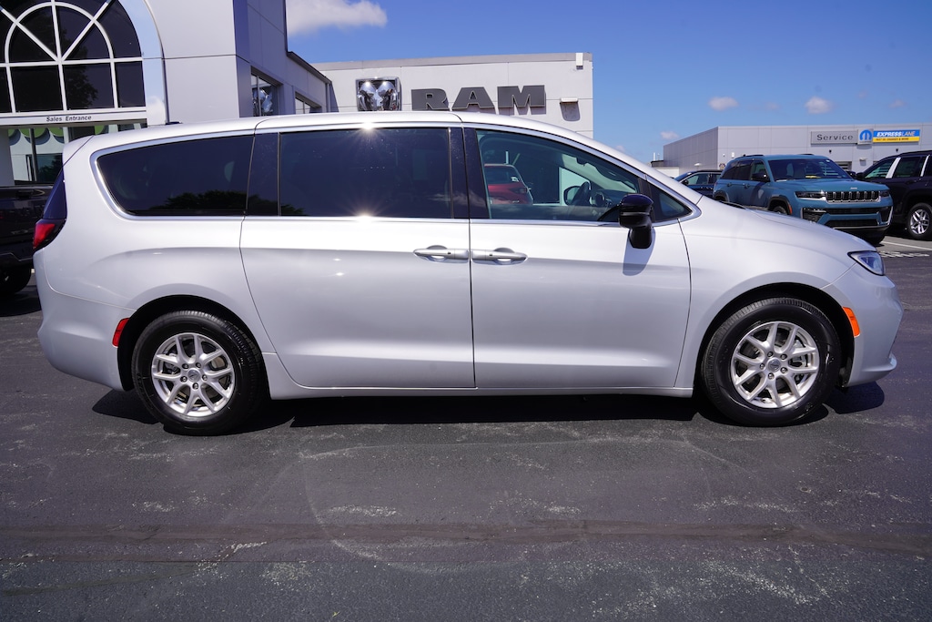 Used 2024 Chrysler Pacifica Touring L Van Passenger Van