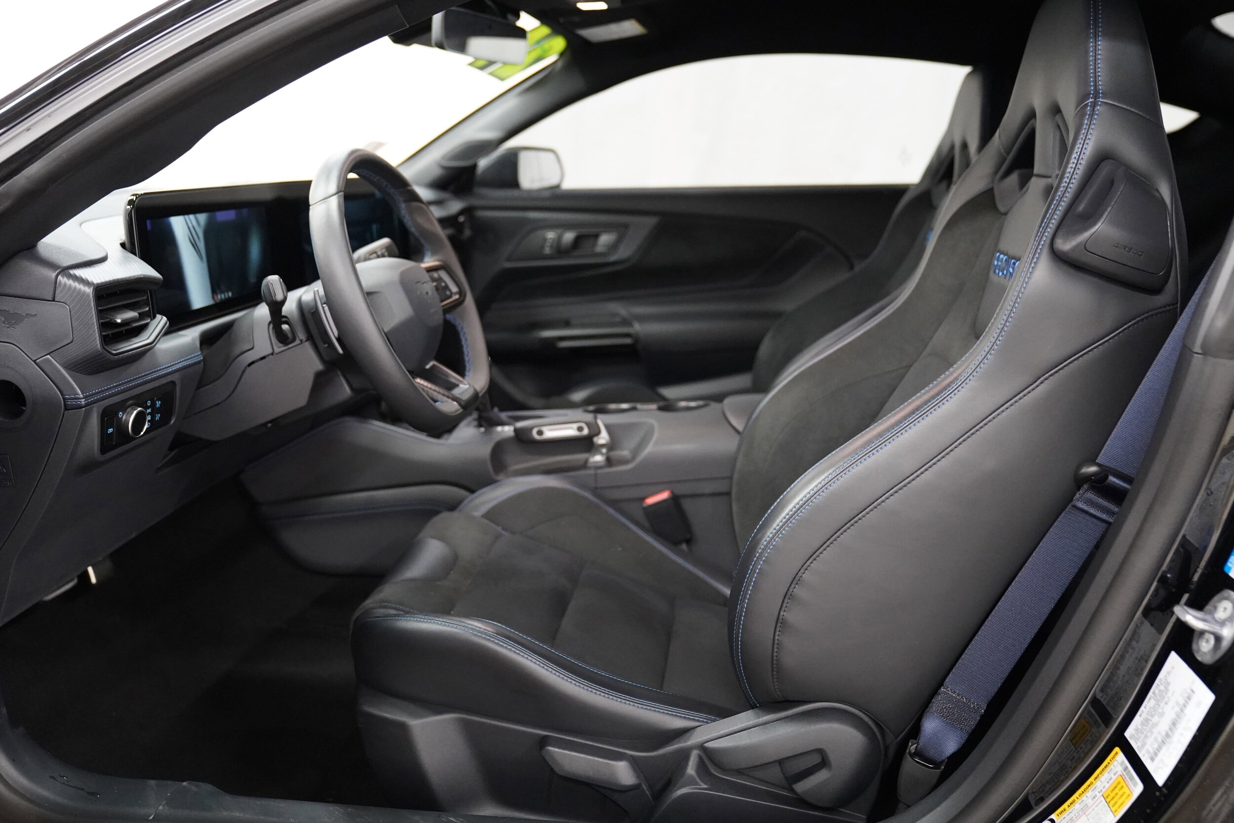2024 Ford Mustang Dark Horse photo 4