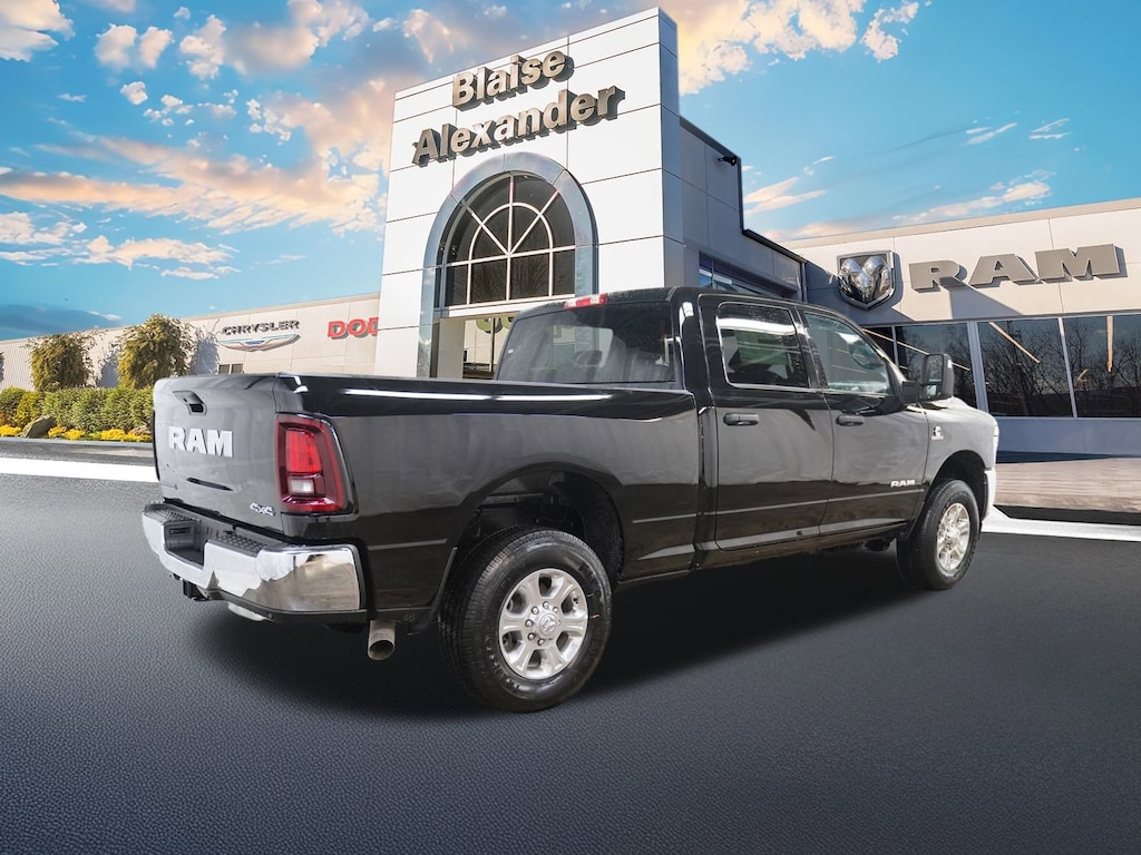 New 2025 Ram 3500 BIG HORN CREW CAB 4X4 6'4 BOX Pickup