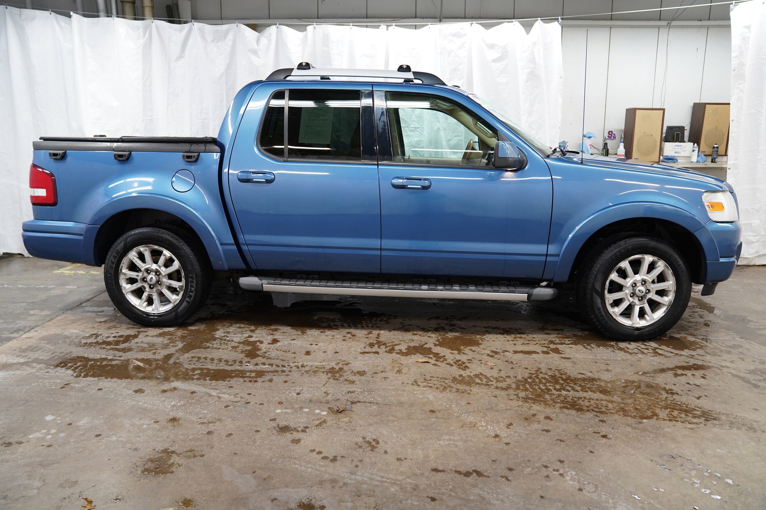 2009 Ford Explorer Sport Trac Limited photo 2