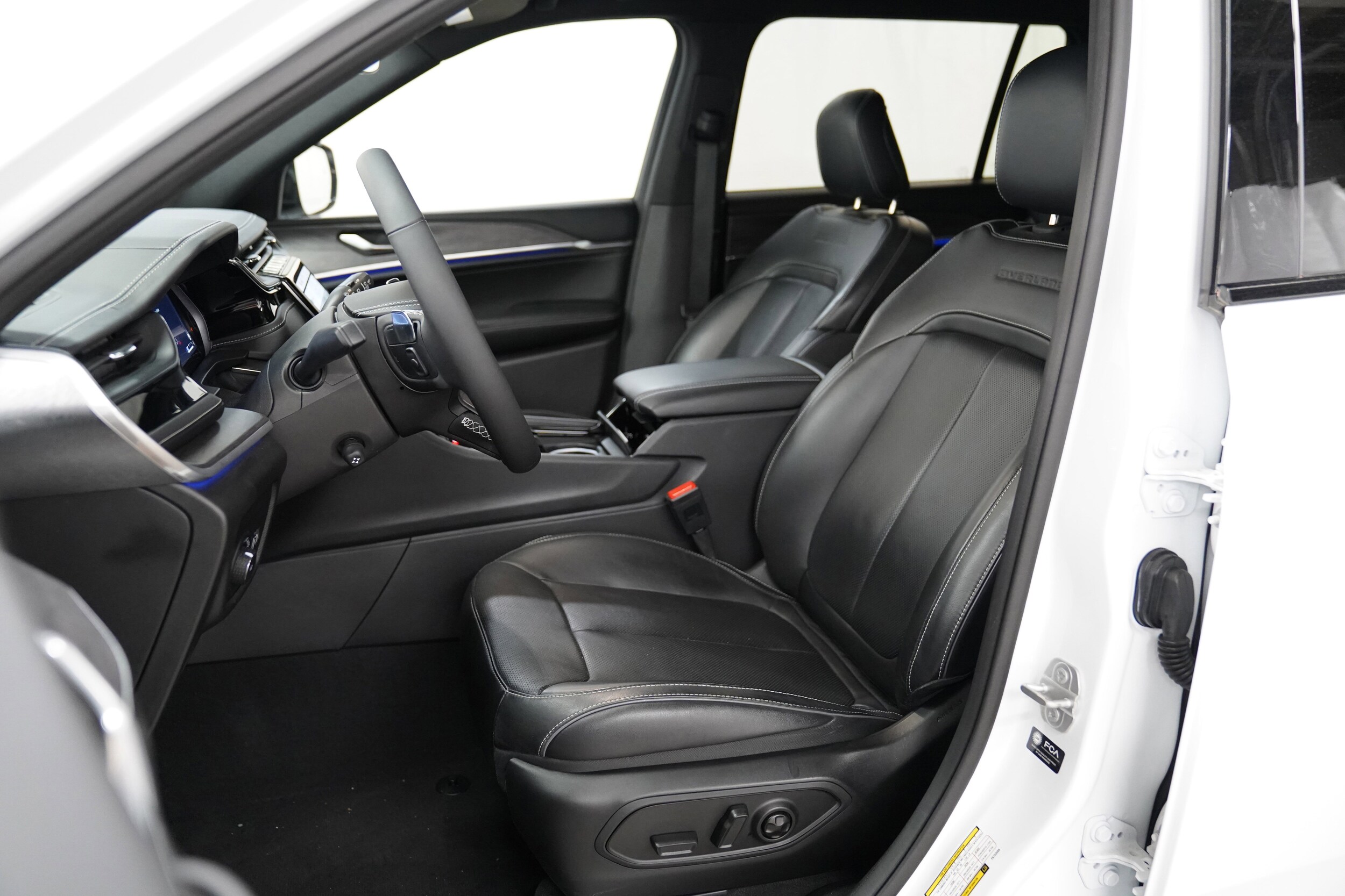 2023 Jeep Grand Cherokee Overland photo 4