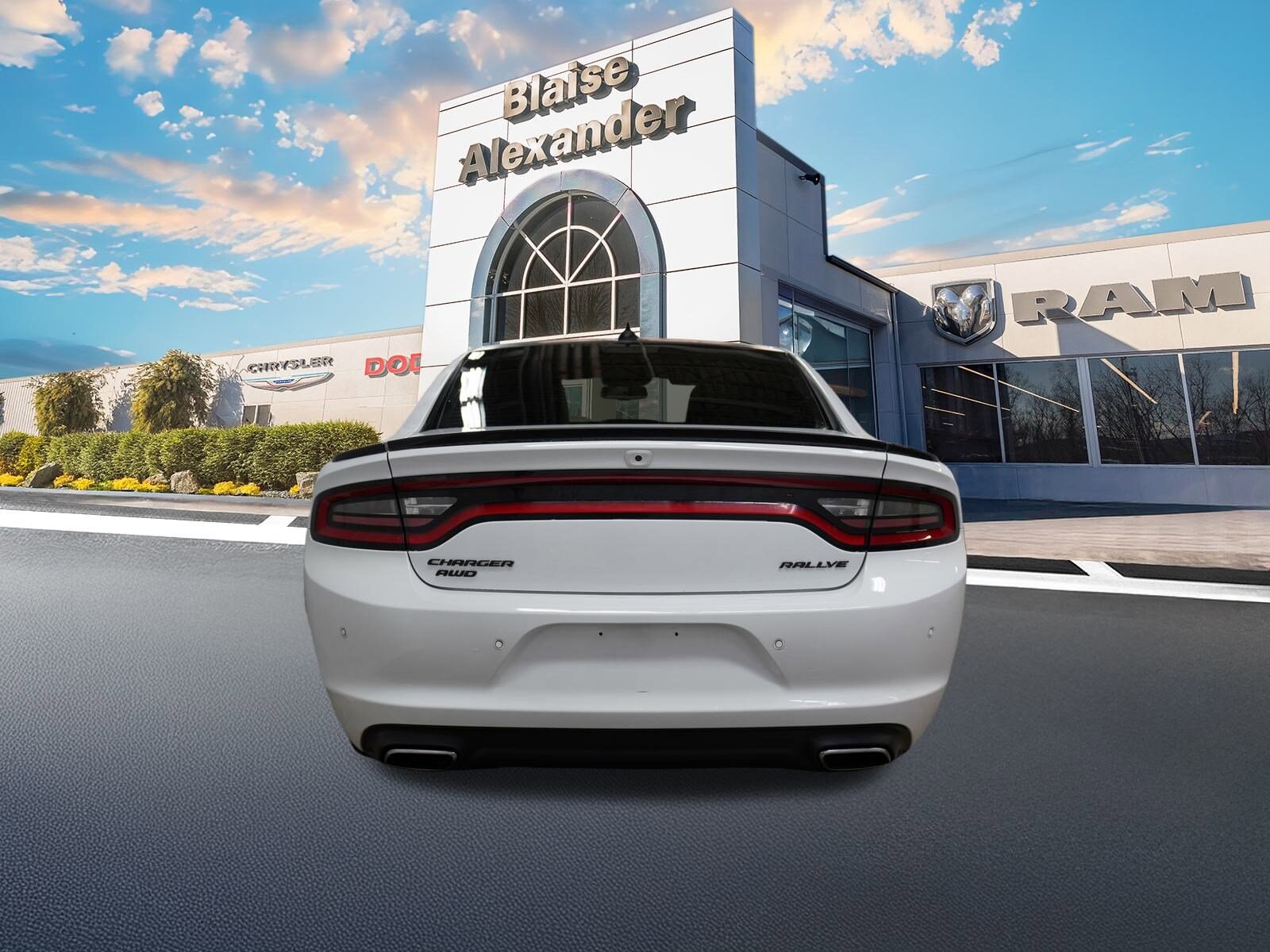 2017 Dodge Charger SXT AWD photo 4