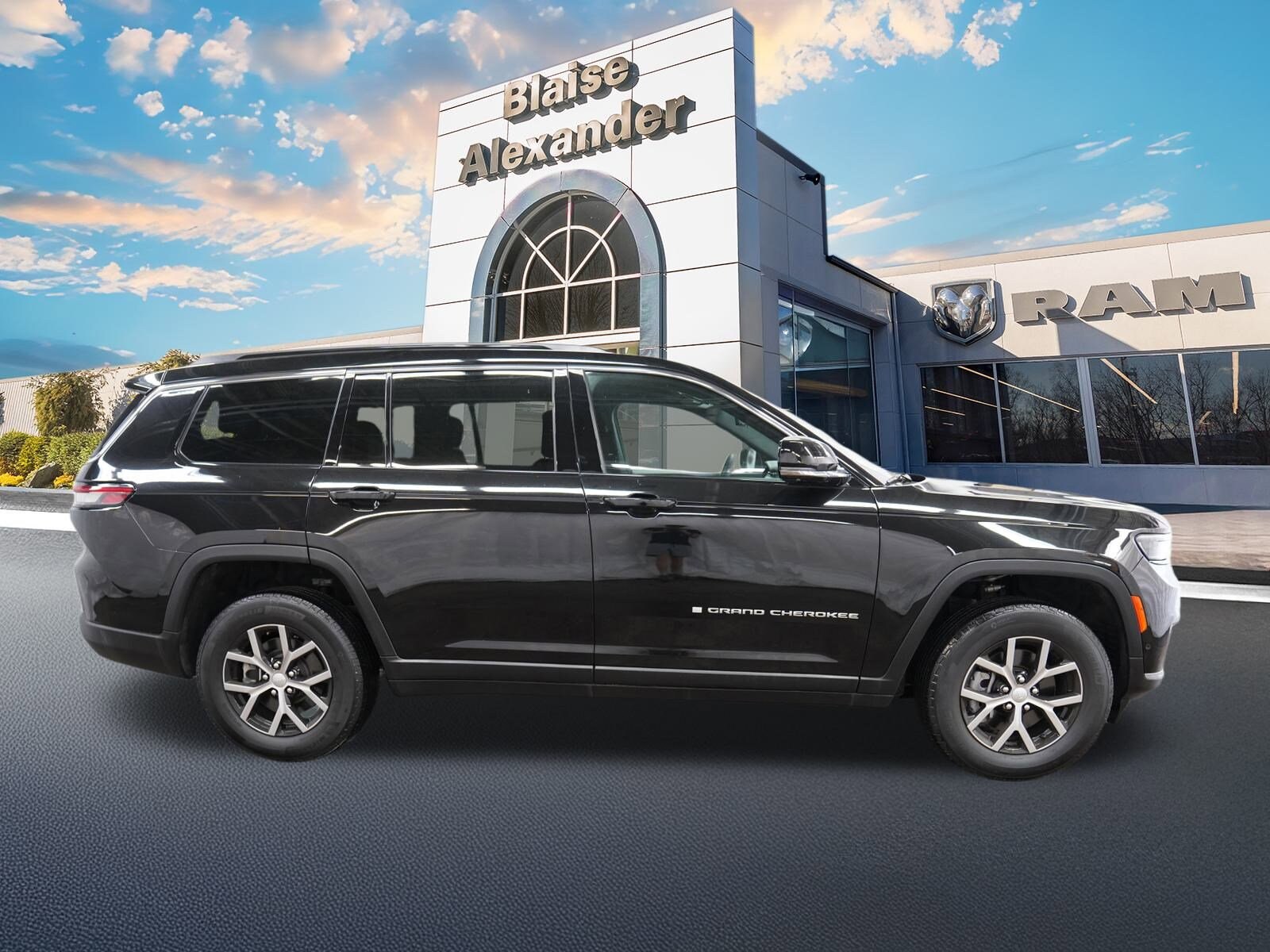 2024 Jeep Grand Cherokee Limited photo 2
