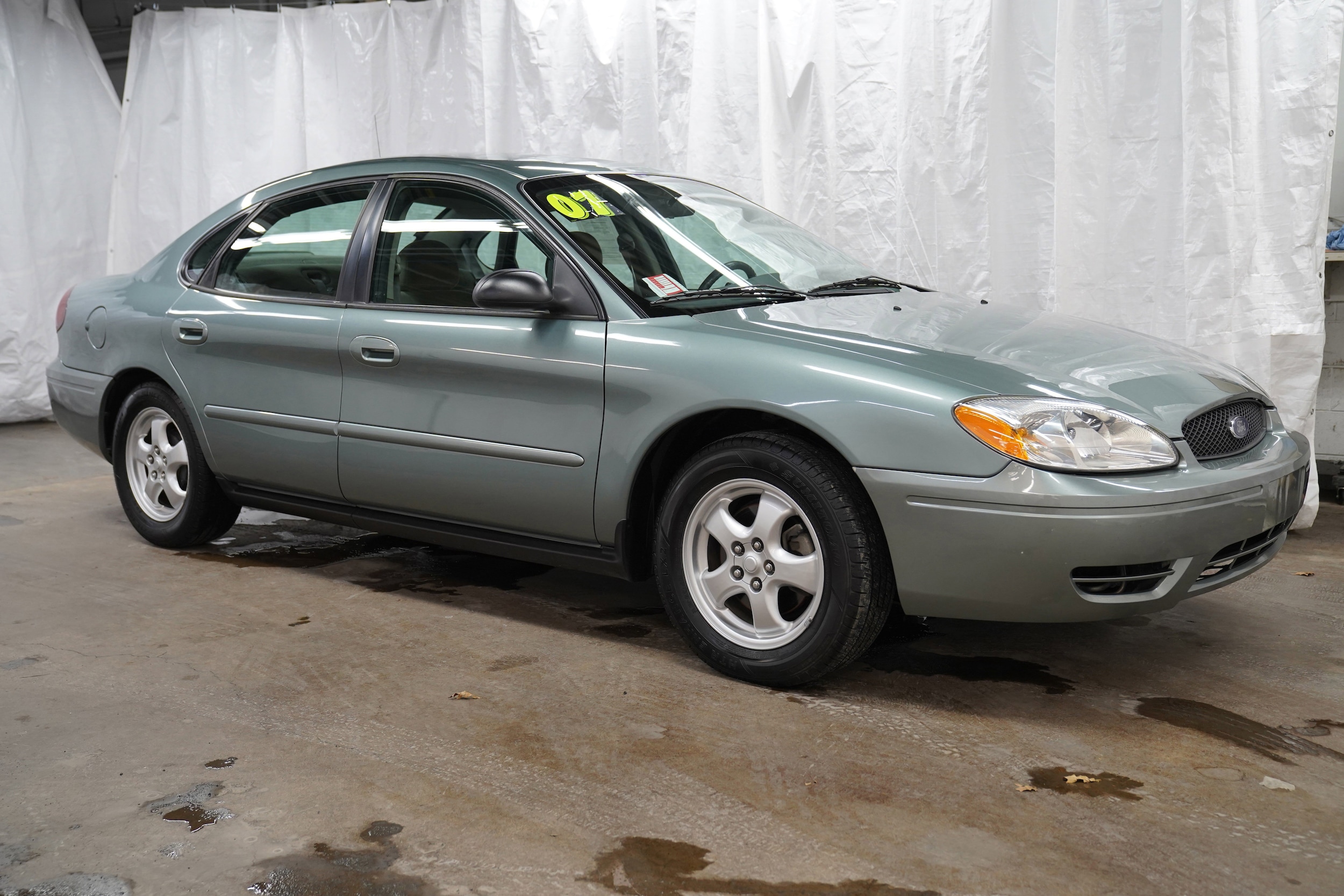 2007 Ford Taurus SE's photo