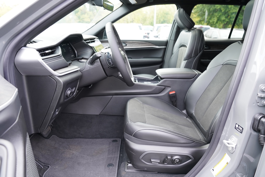 New 2027 Jeep Grand Cherokee LAREDO ALTITUDE 4X4 Sport Utility