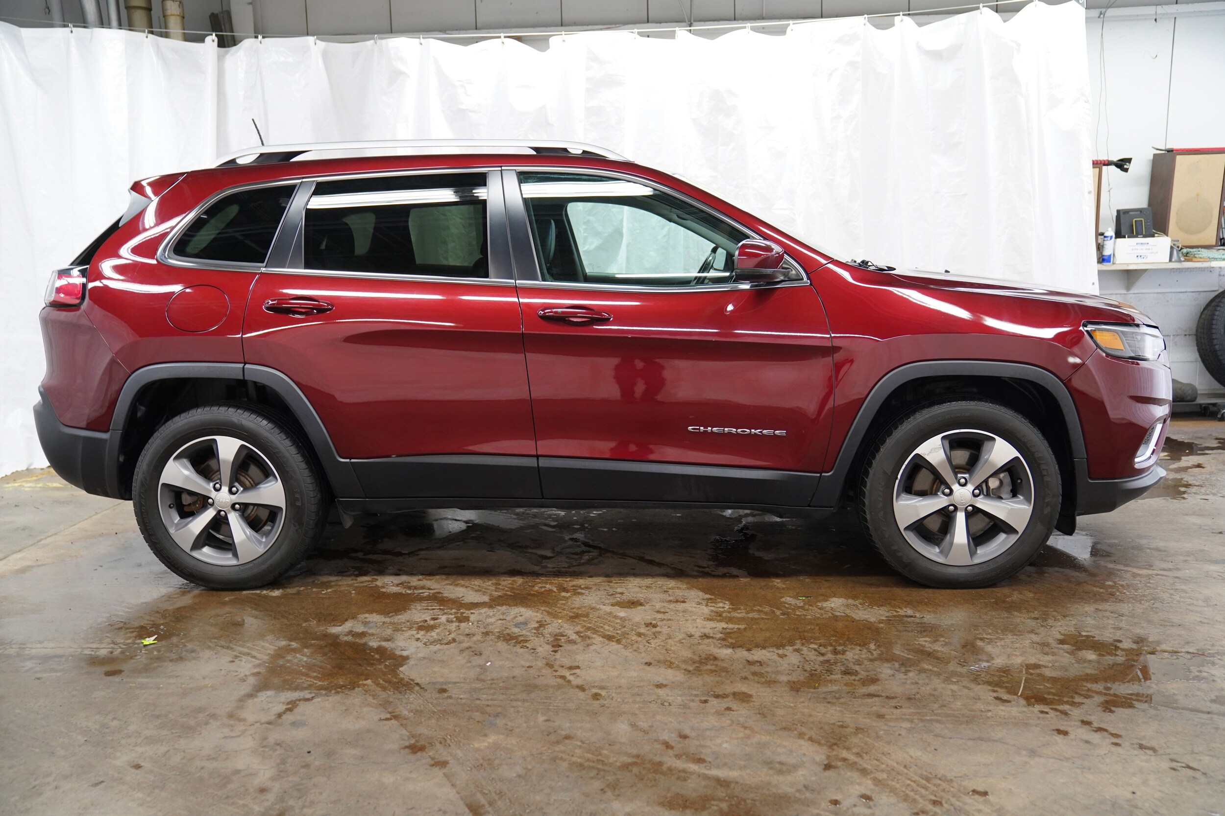 2019 Jeep Cherokee Limited photo 2