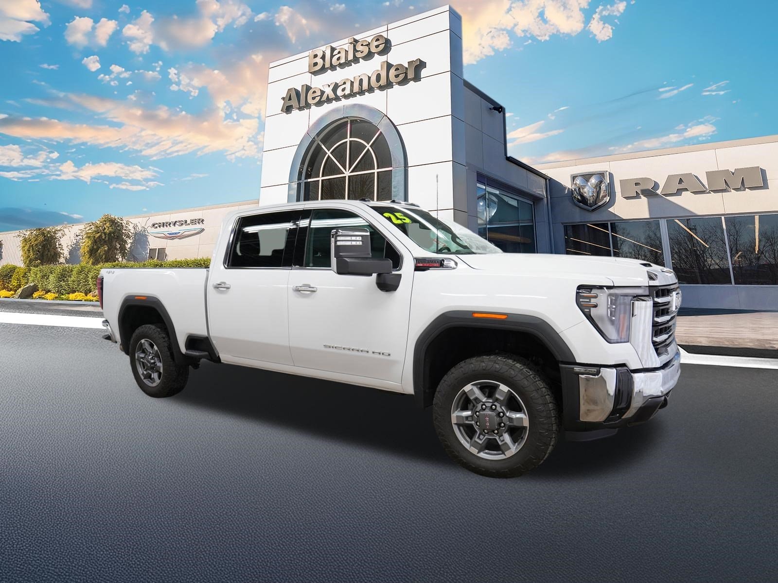 2025 GMC Sierra SLT 4WD Crew Cab Standard Box's photo