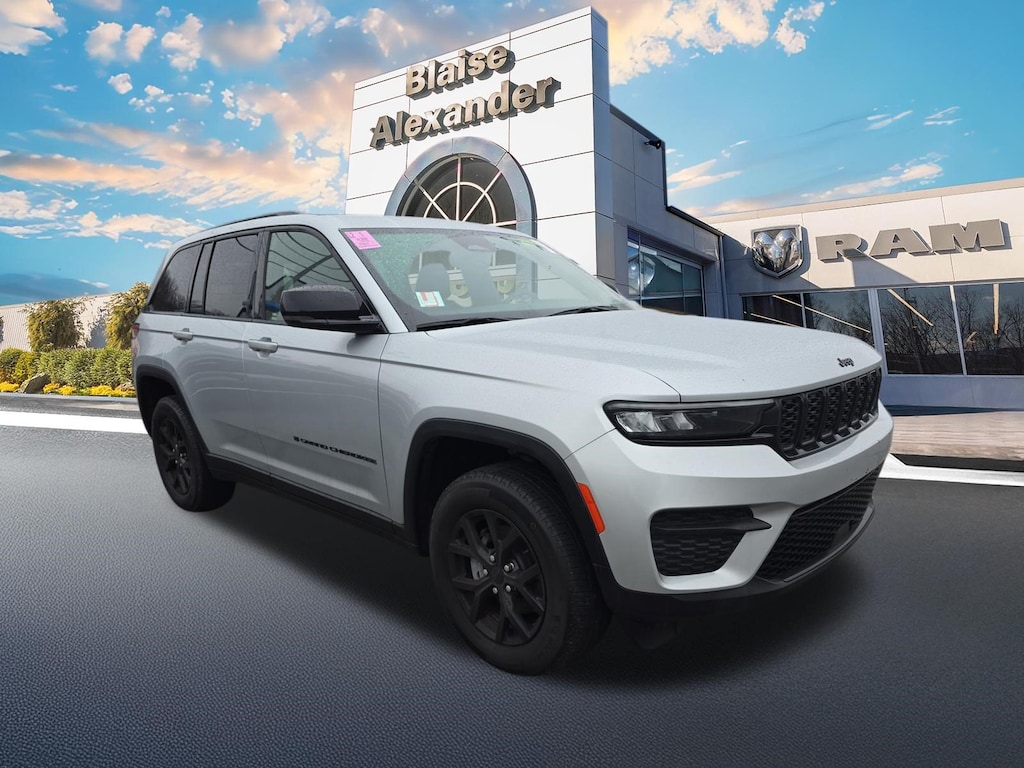 Used 2024 Jeep Grand Cherokee Altitude SUV