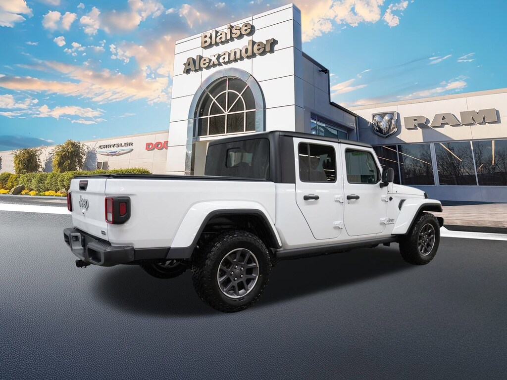 Used 2023 Jeep Gladiator Overland Truck Crew Cab