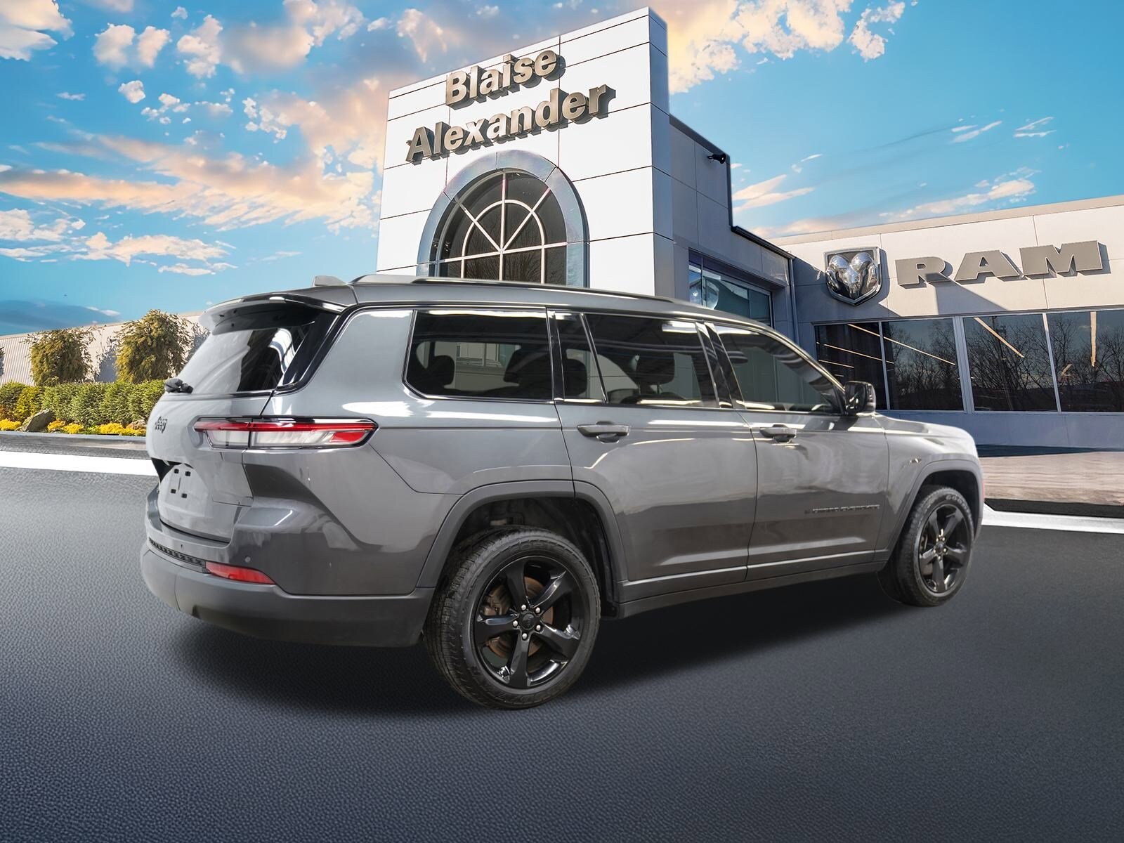 2021 Jeep Grand Cherokee Altitude photo 3