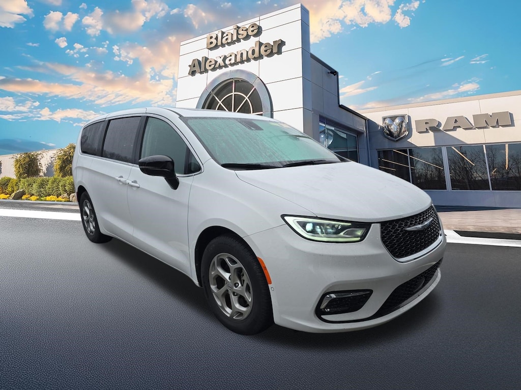 Used 2024 Chrysler Pacifica Limited Van Passenger Van