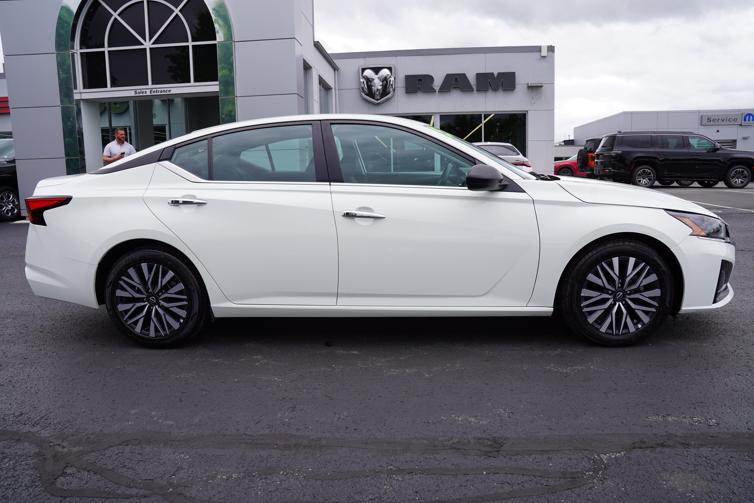 Used 2025 Nissan Altima SV with VIN 1N4BL4DV8SN339355 for sale in Lewisburg, PA